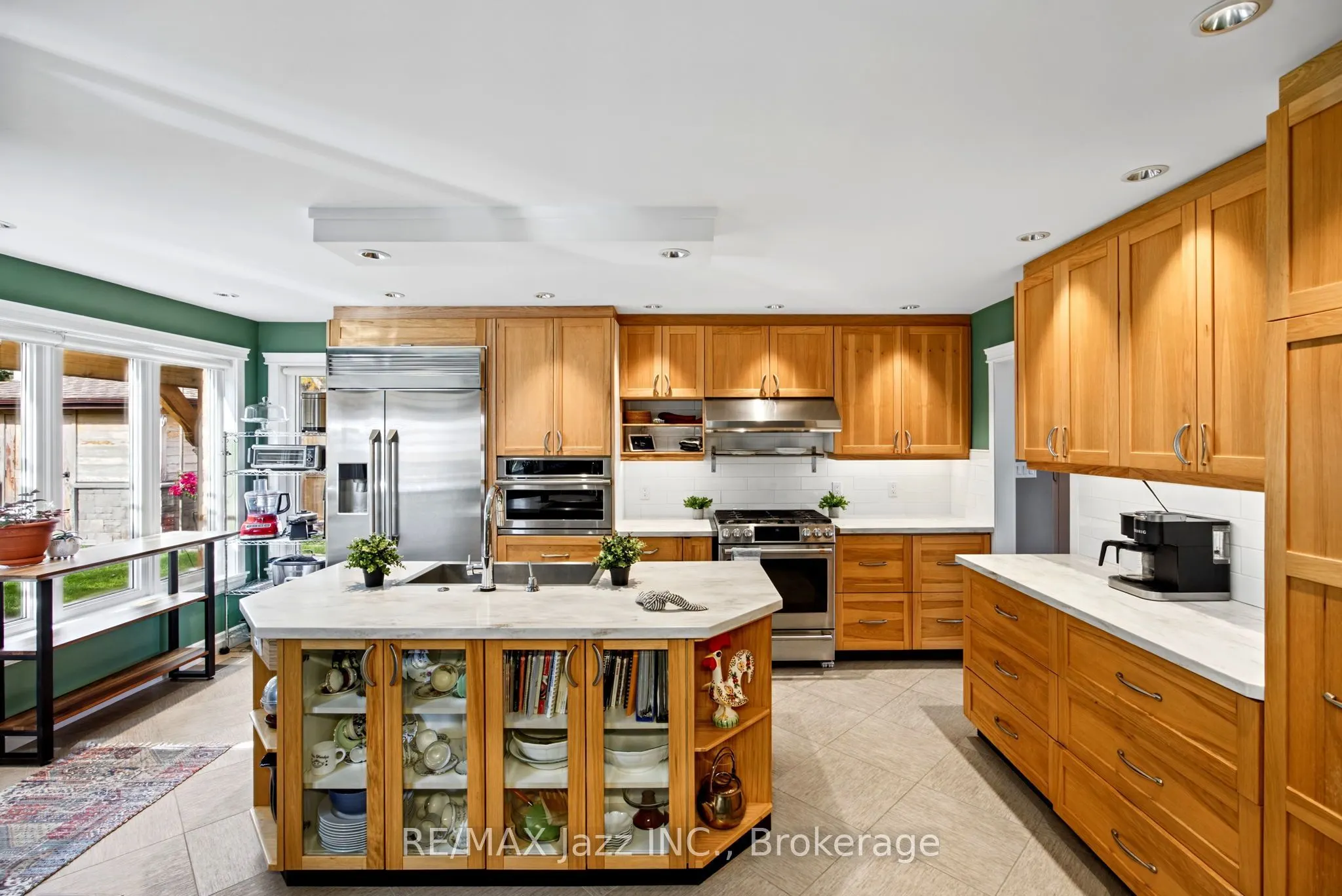 789 Lochness Crescent