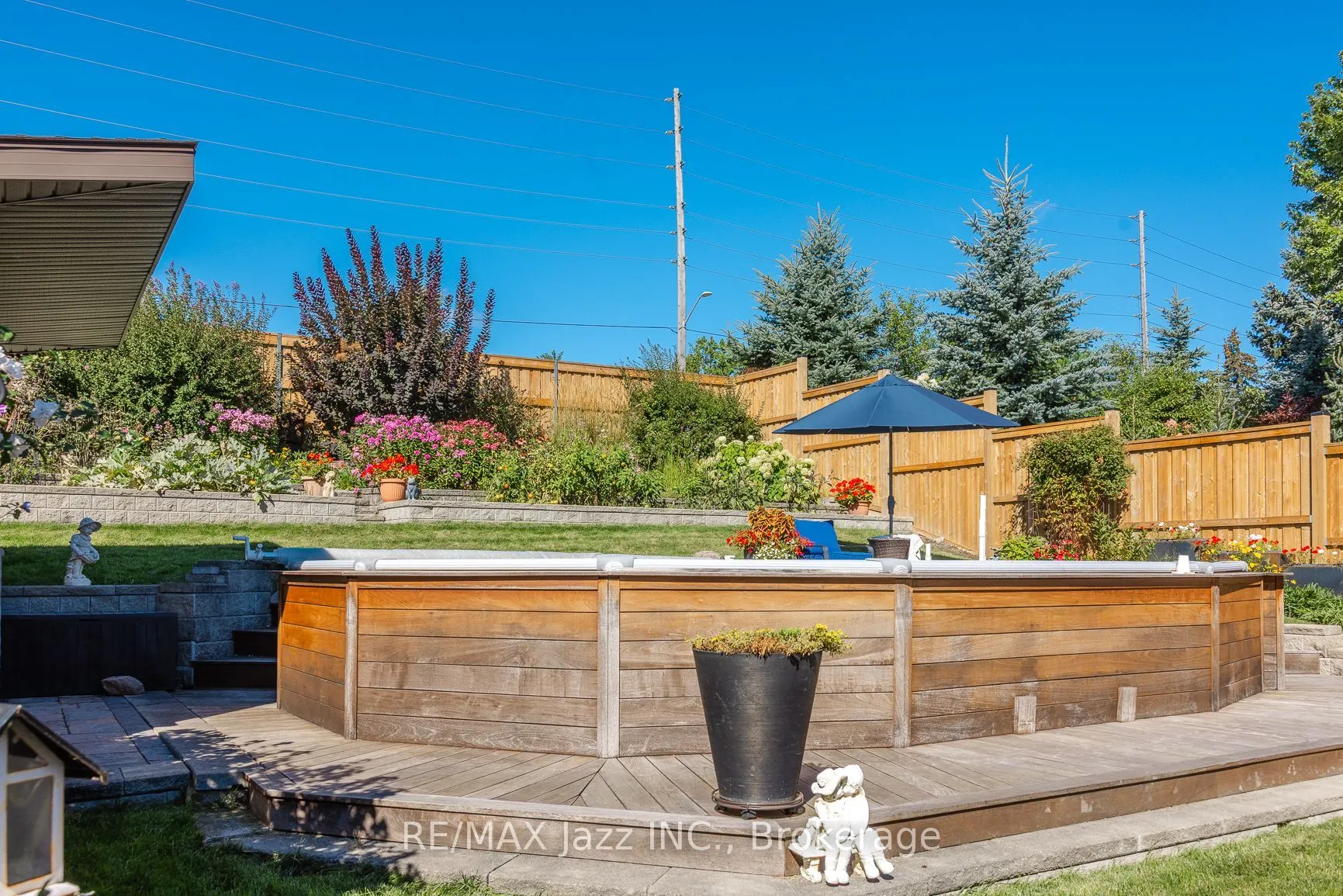 789 Lochness Crescent