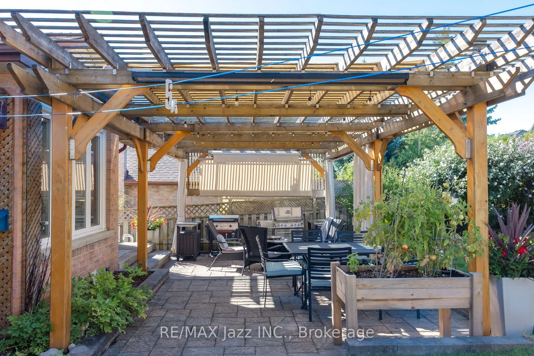789 Lochness Crescent