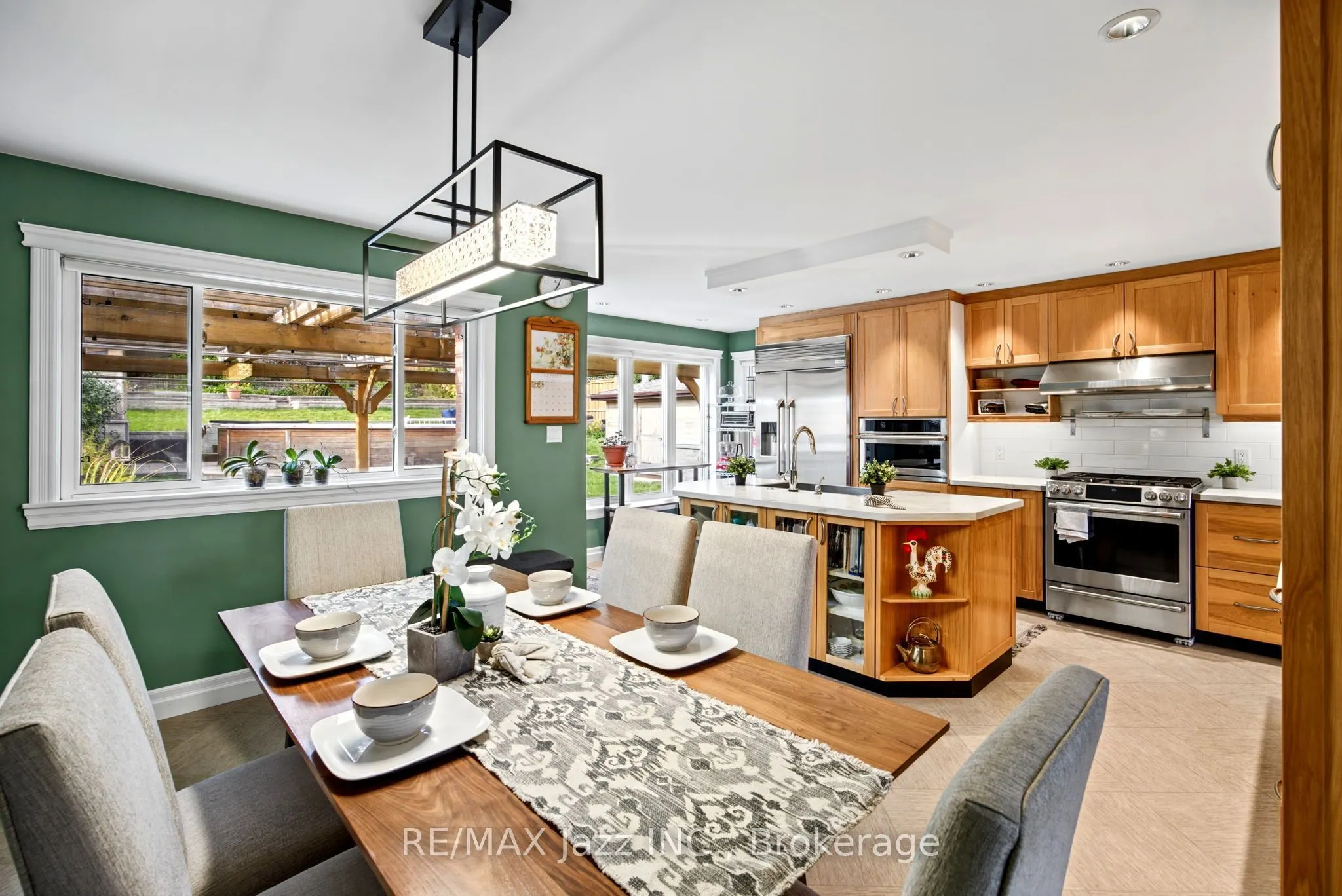 789 Lochness Crescent