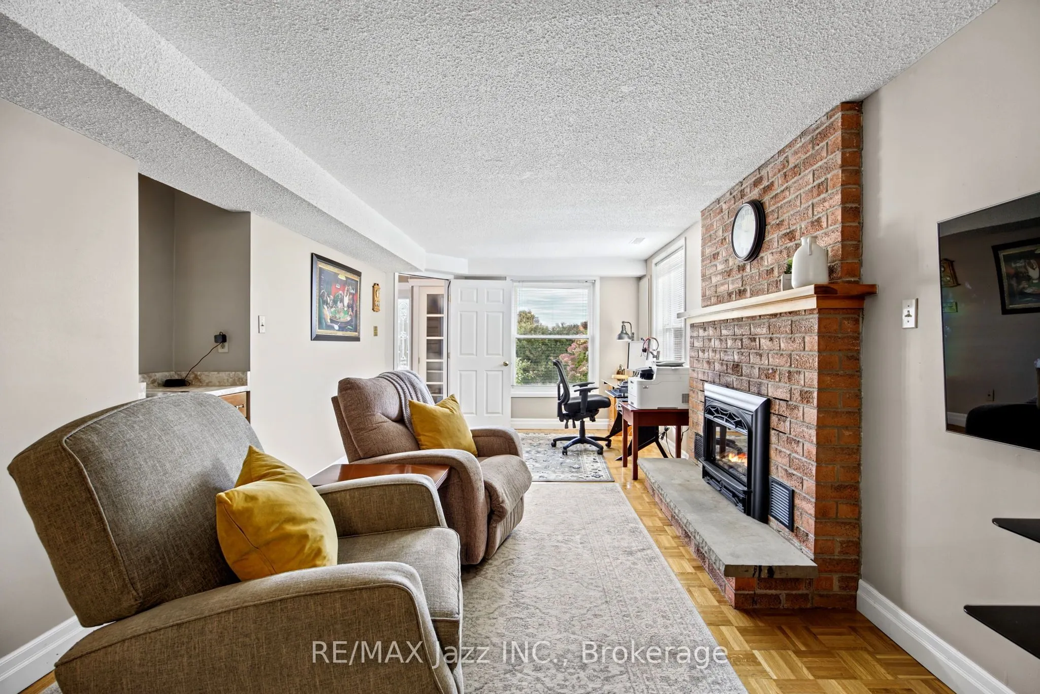 789 Lochness Crescent