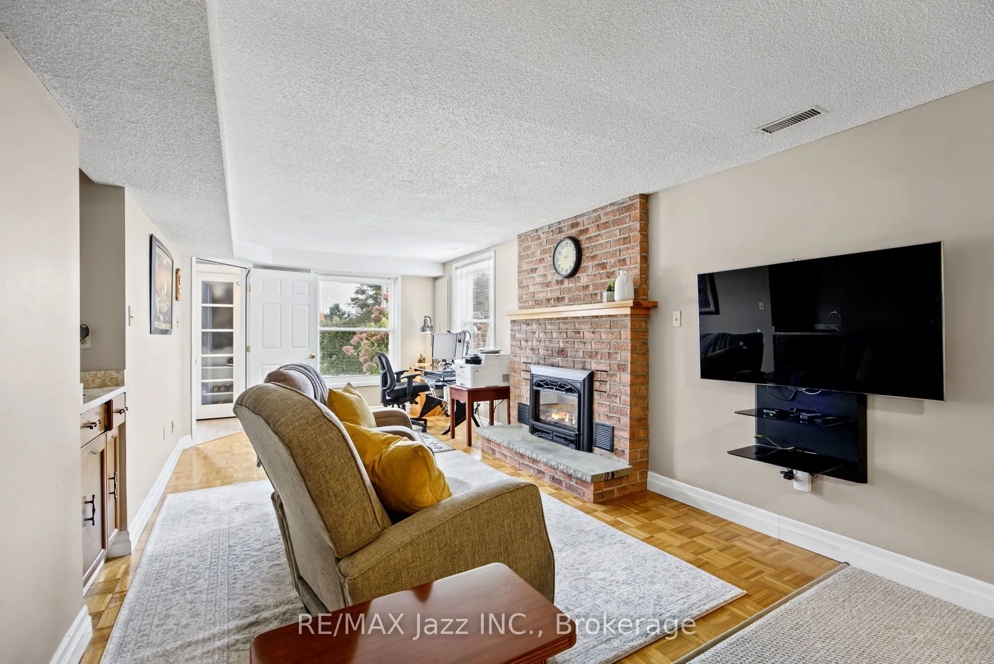 789 Lochness Crescent