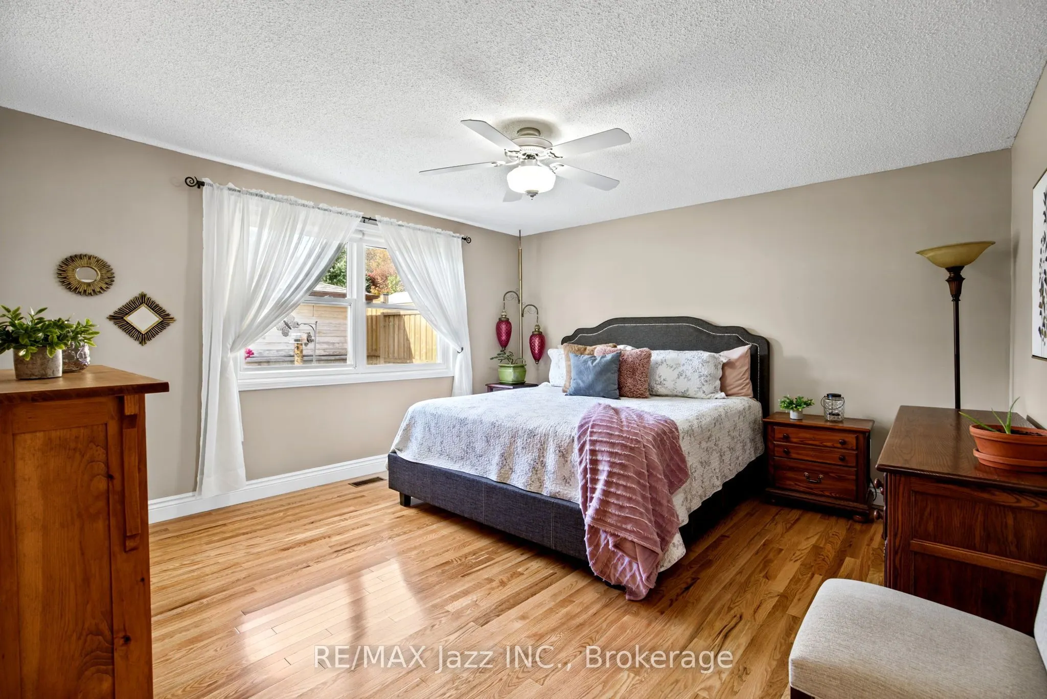 789 Lochness Crescent