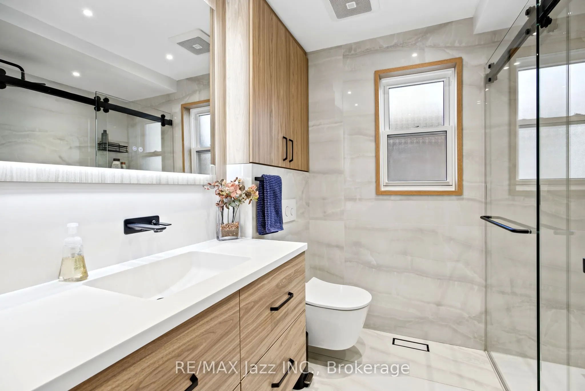789 Lochness Crescent