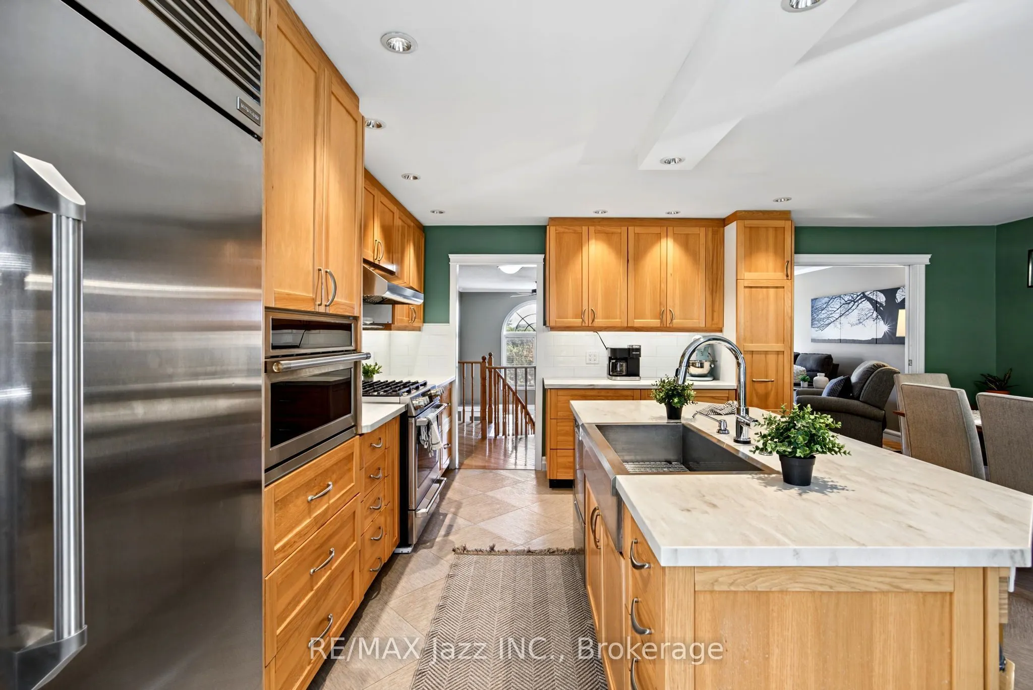789 Lochness Crescent