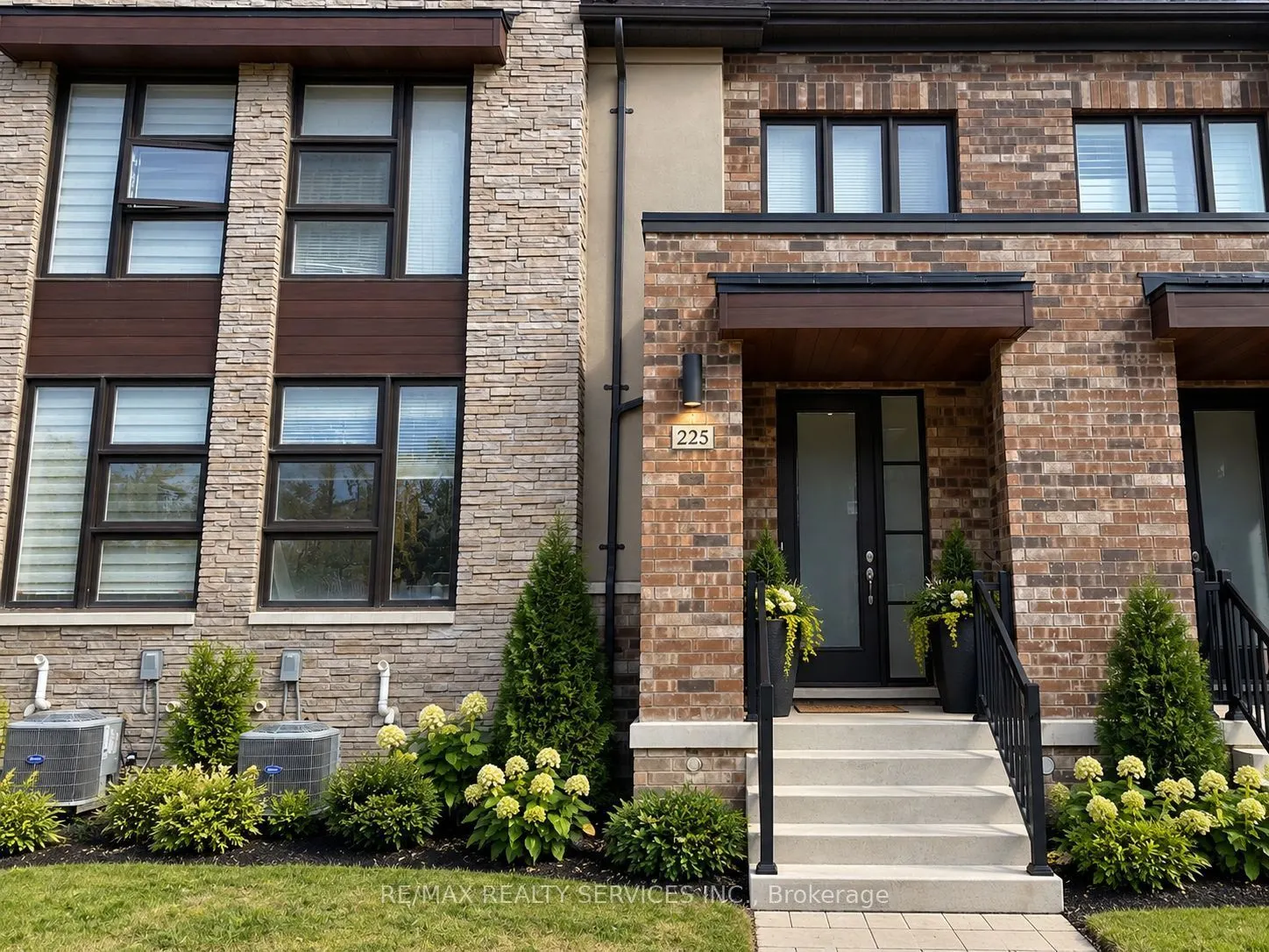 225 Coronation Road