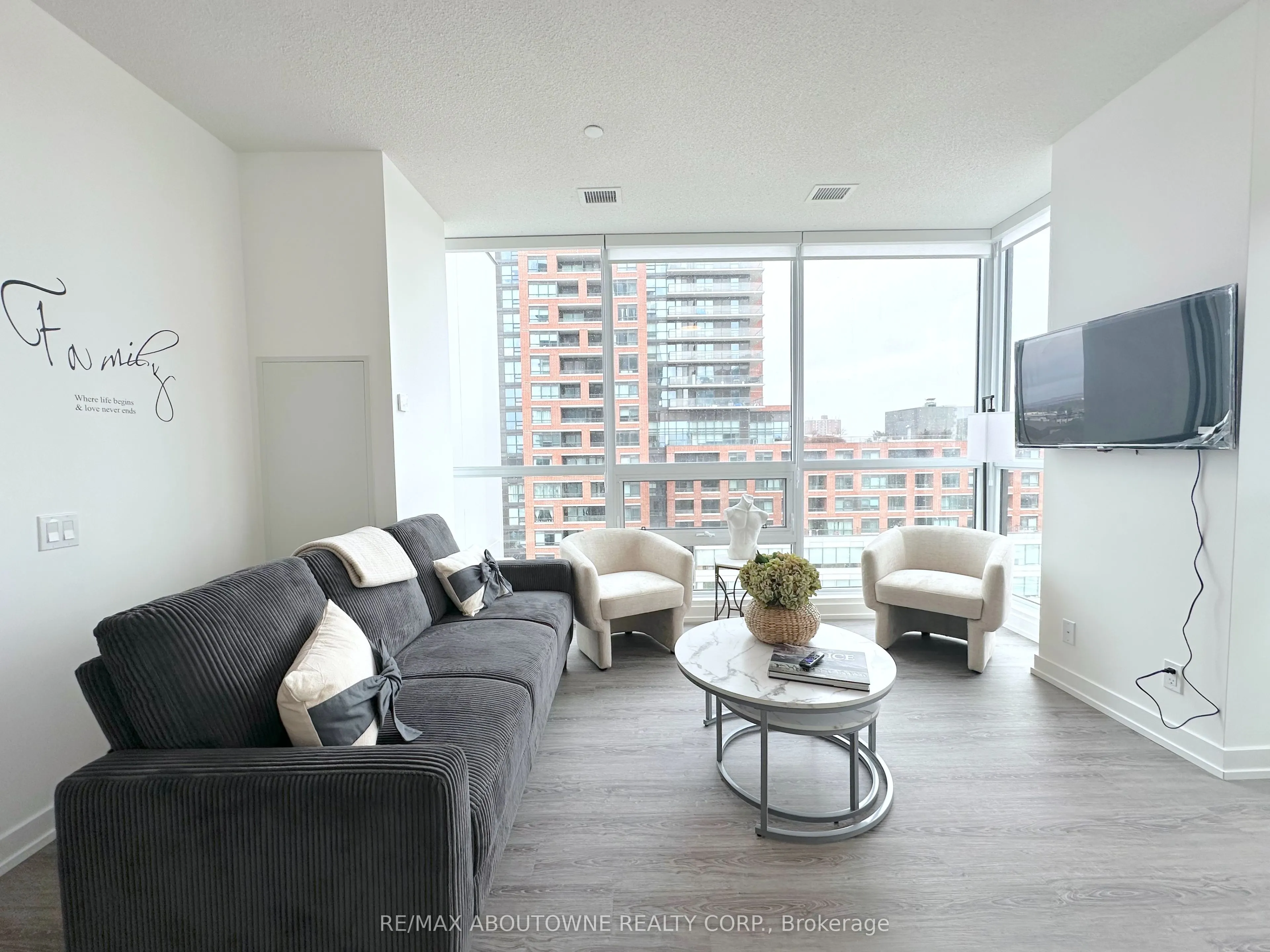 2 River Plate Street #1408