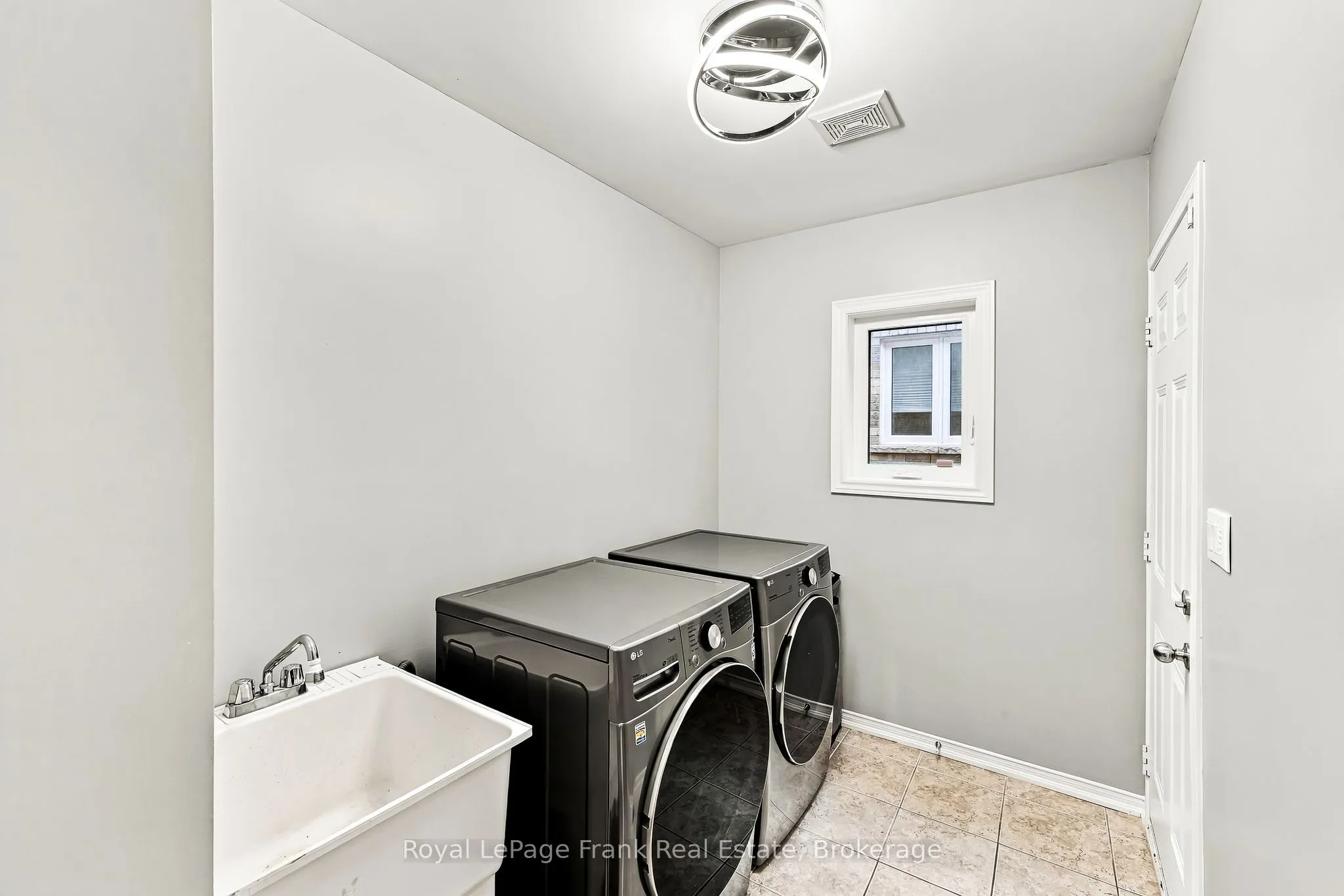 10 Oceanpearl Crescent