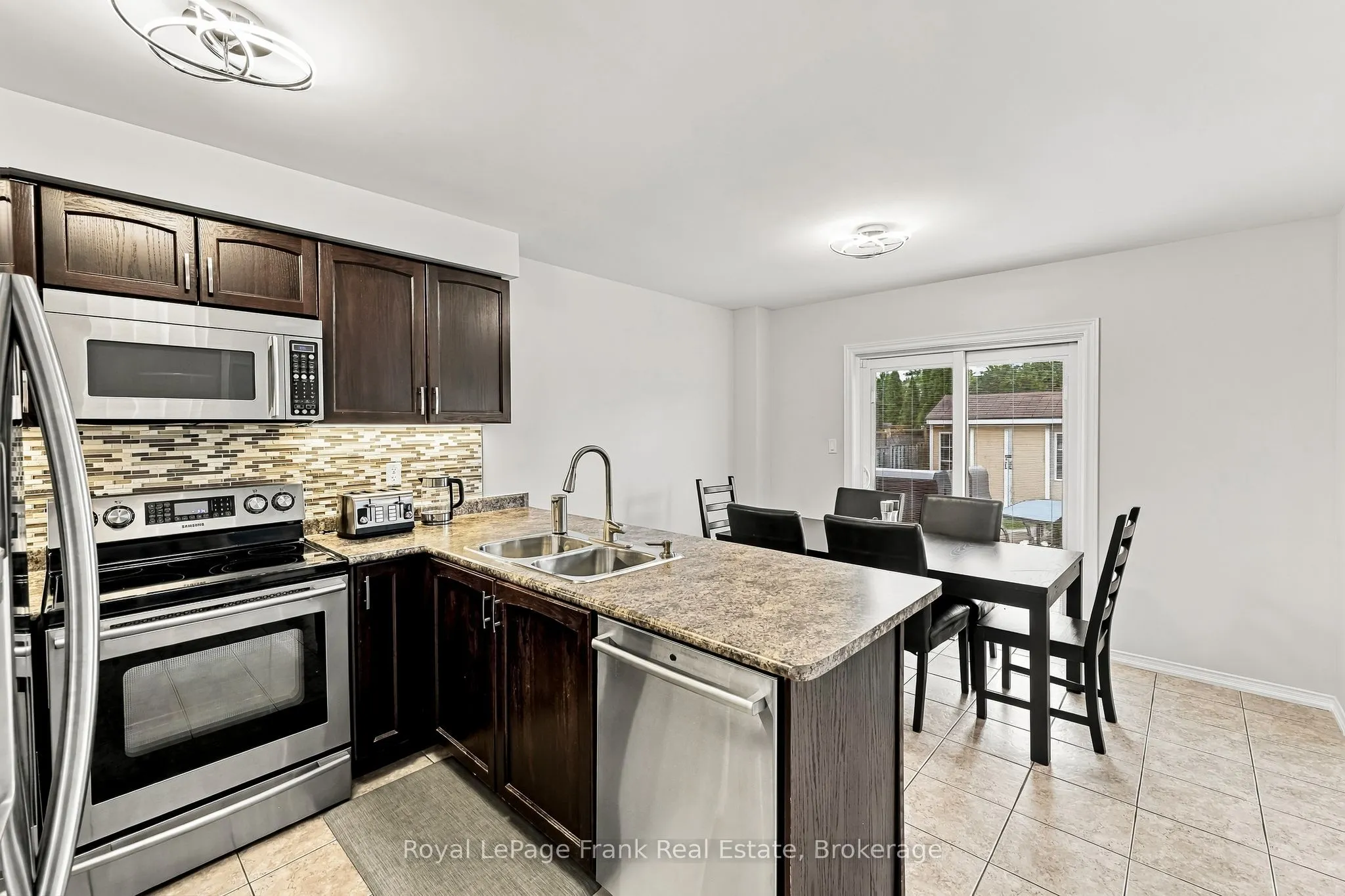 10 Oceanpearl Crescent
