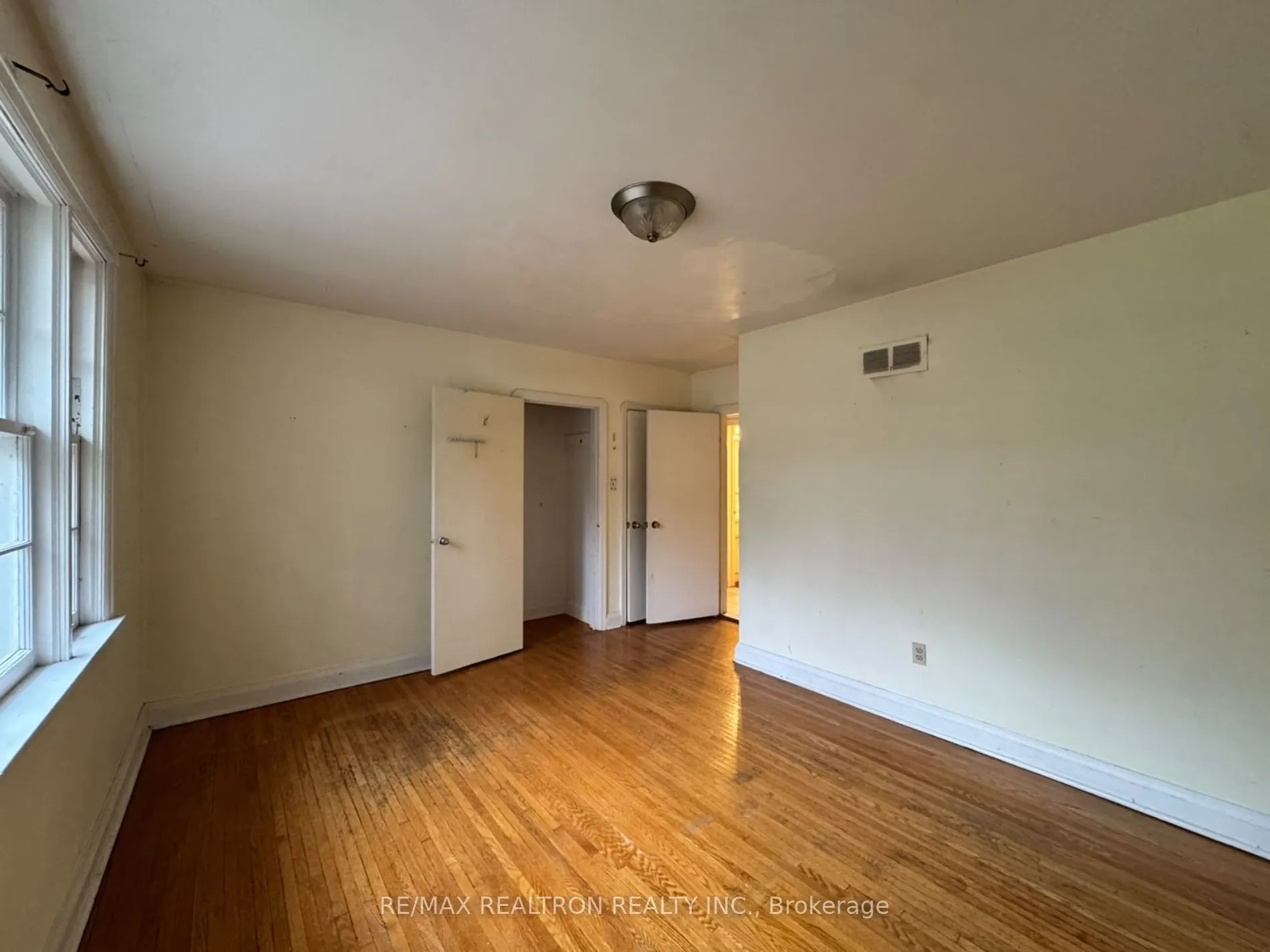 20 West Hill Drive #Main floor