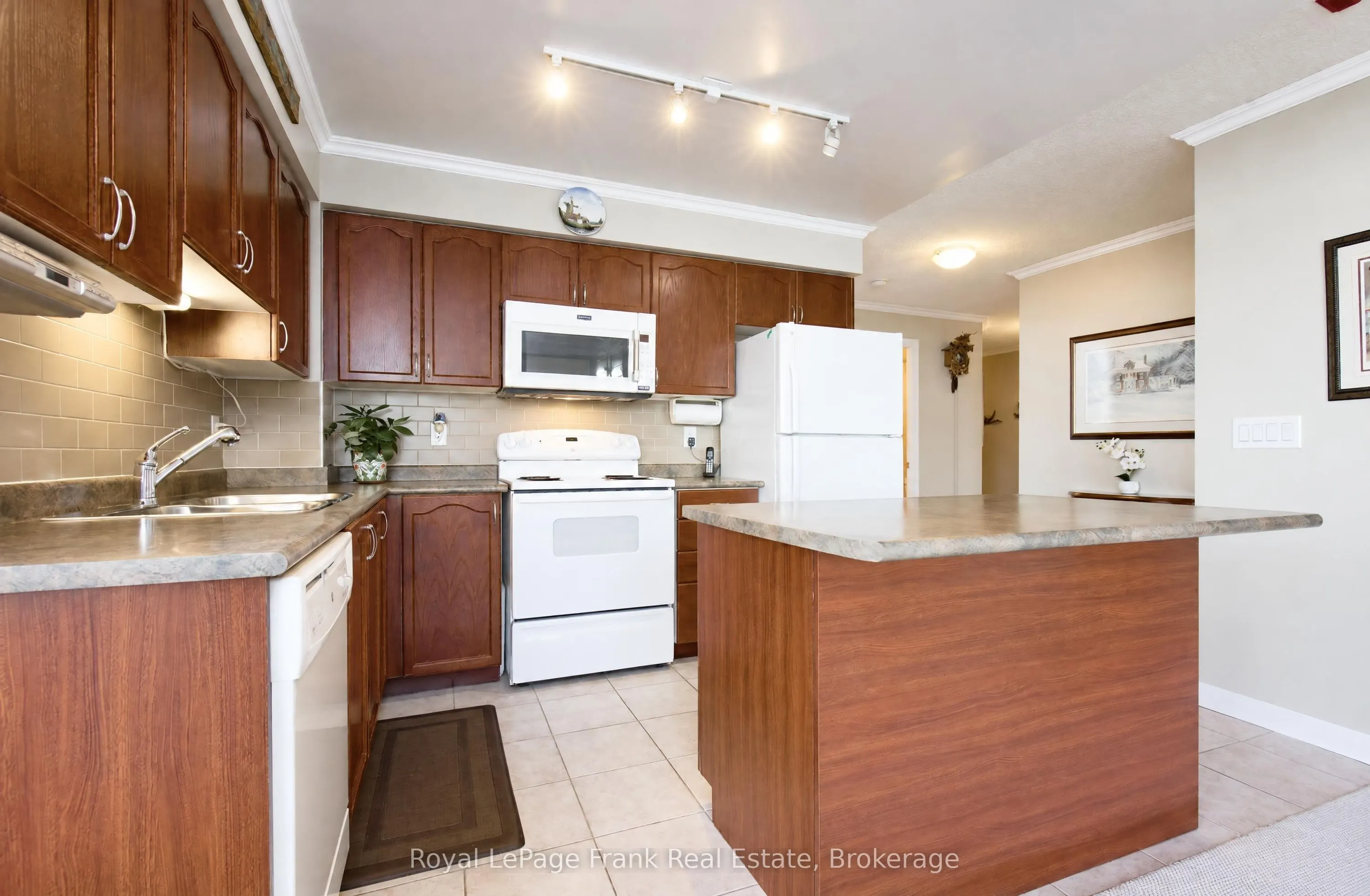1600 Charles Street #904