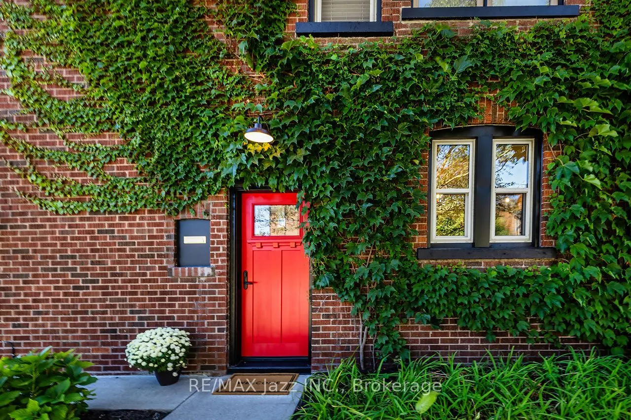 142 Adelaide Avenue W