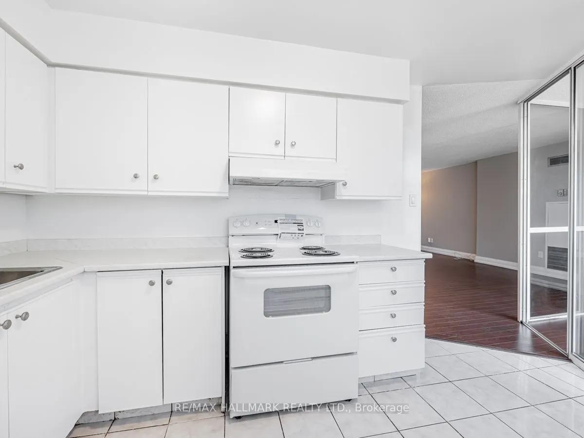 1665 Victoria Park Avenue #706