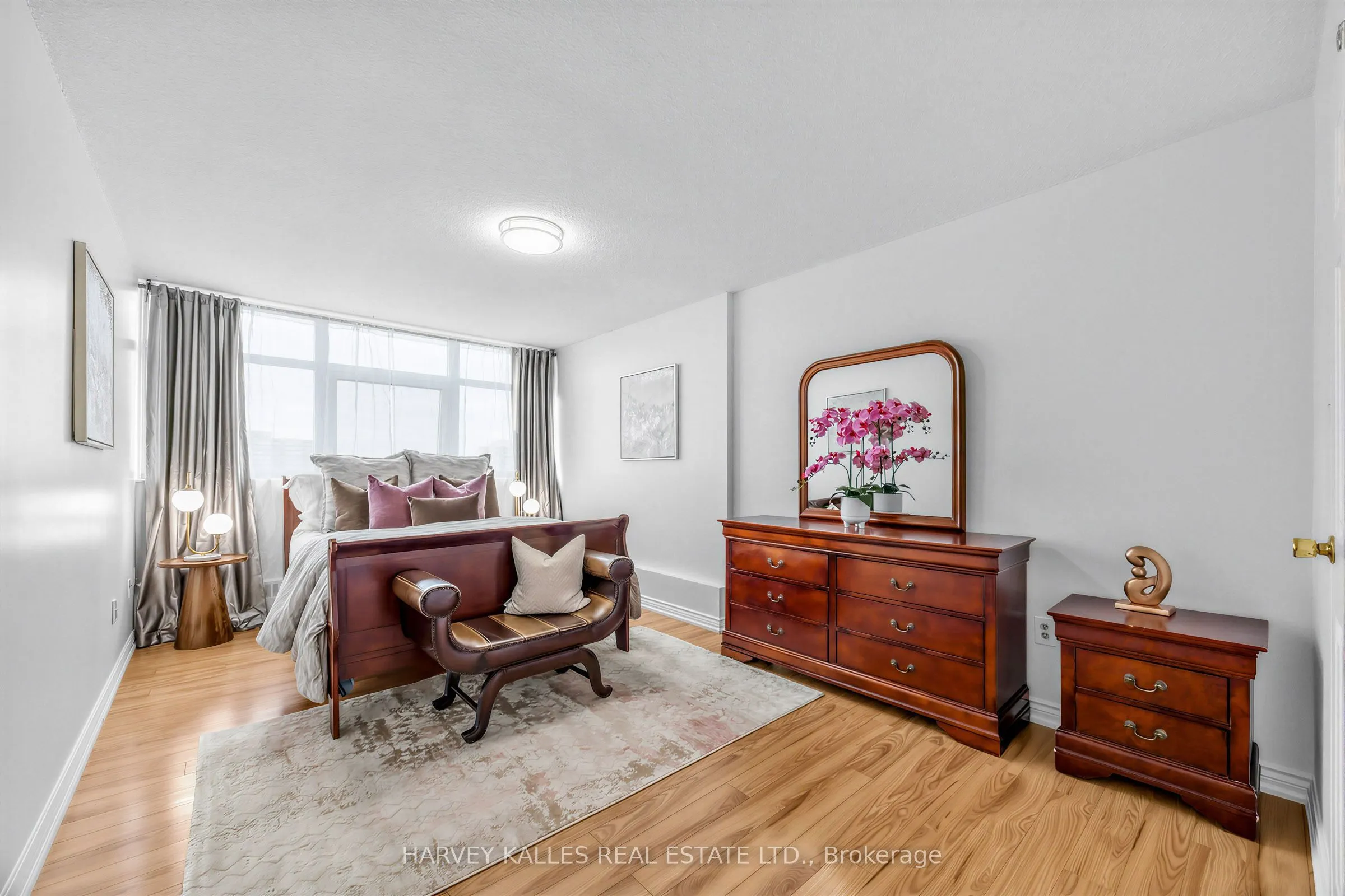 100 Echo Point #1801
