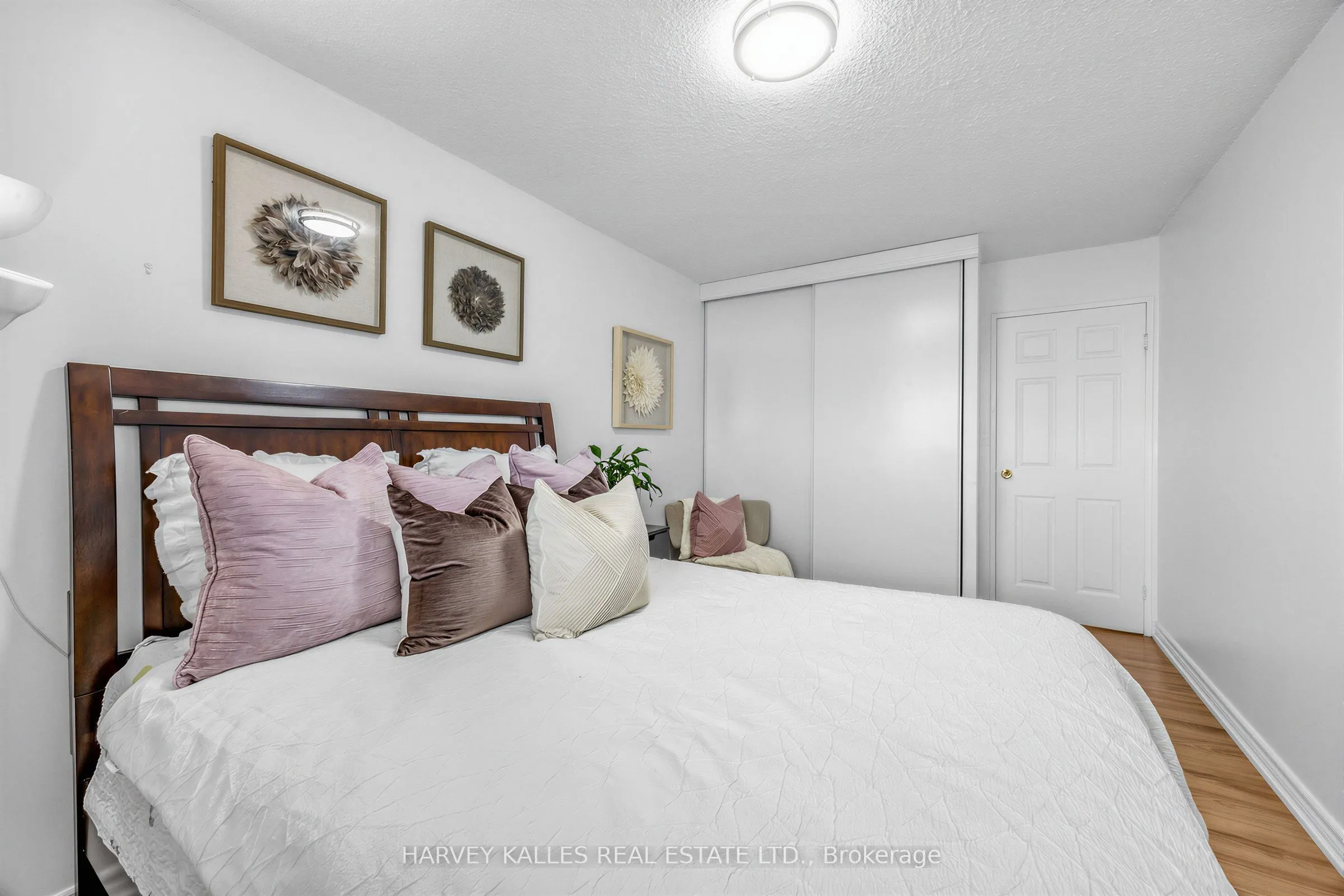 100 Echo Point #1801