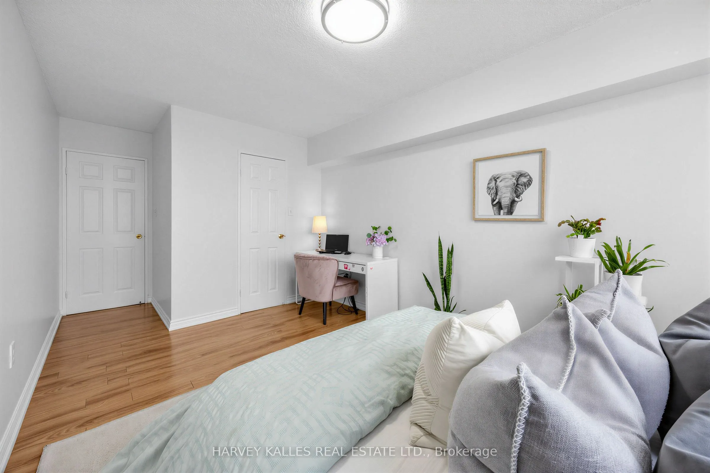100 Echo Point #1801
