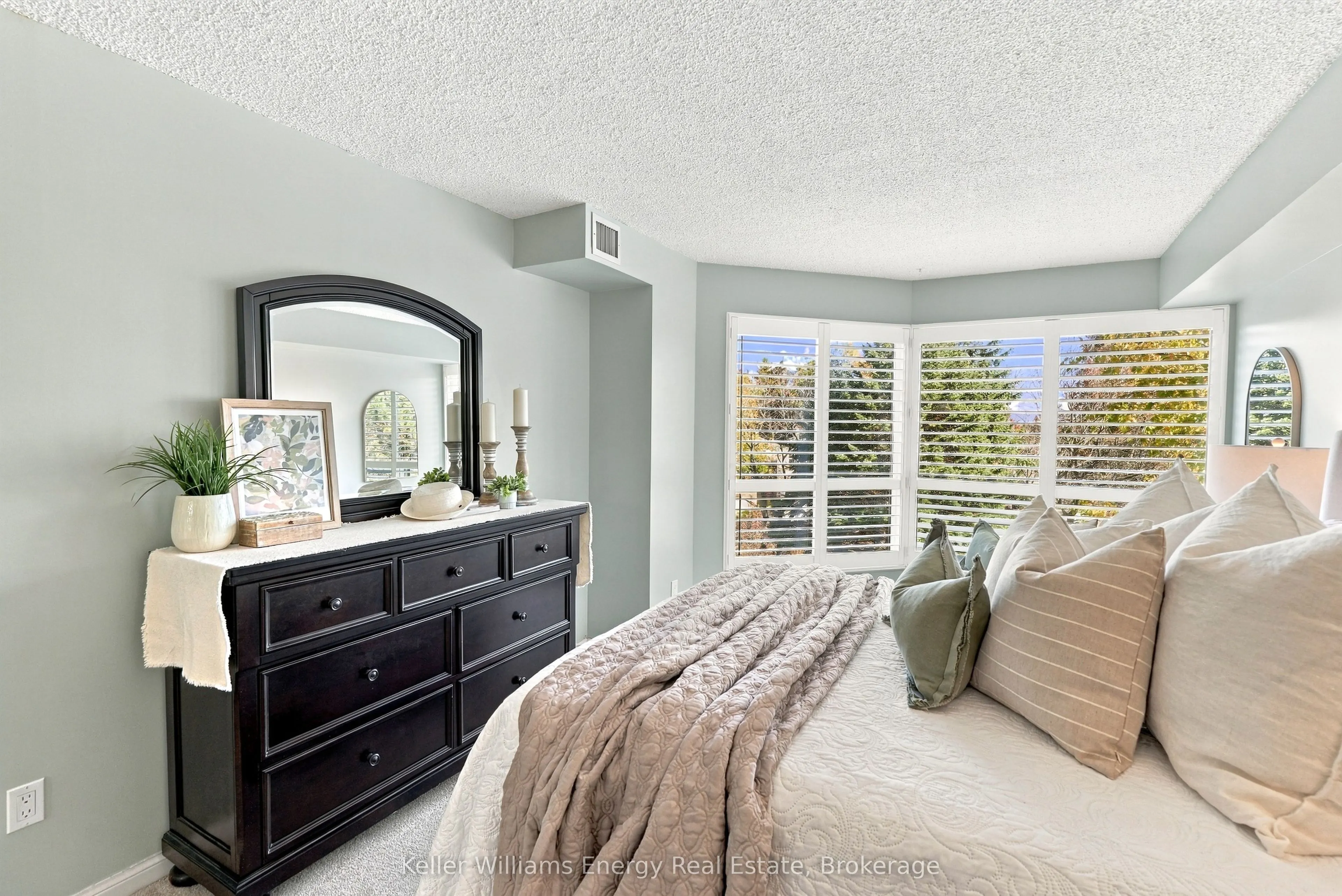 712 Rossland Road E #302