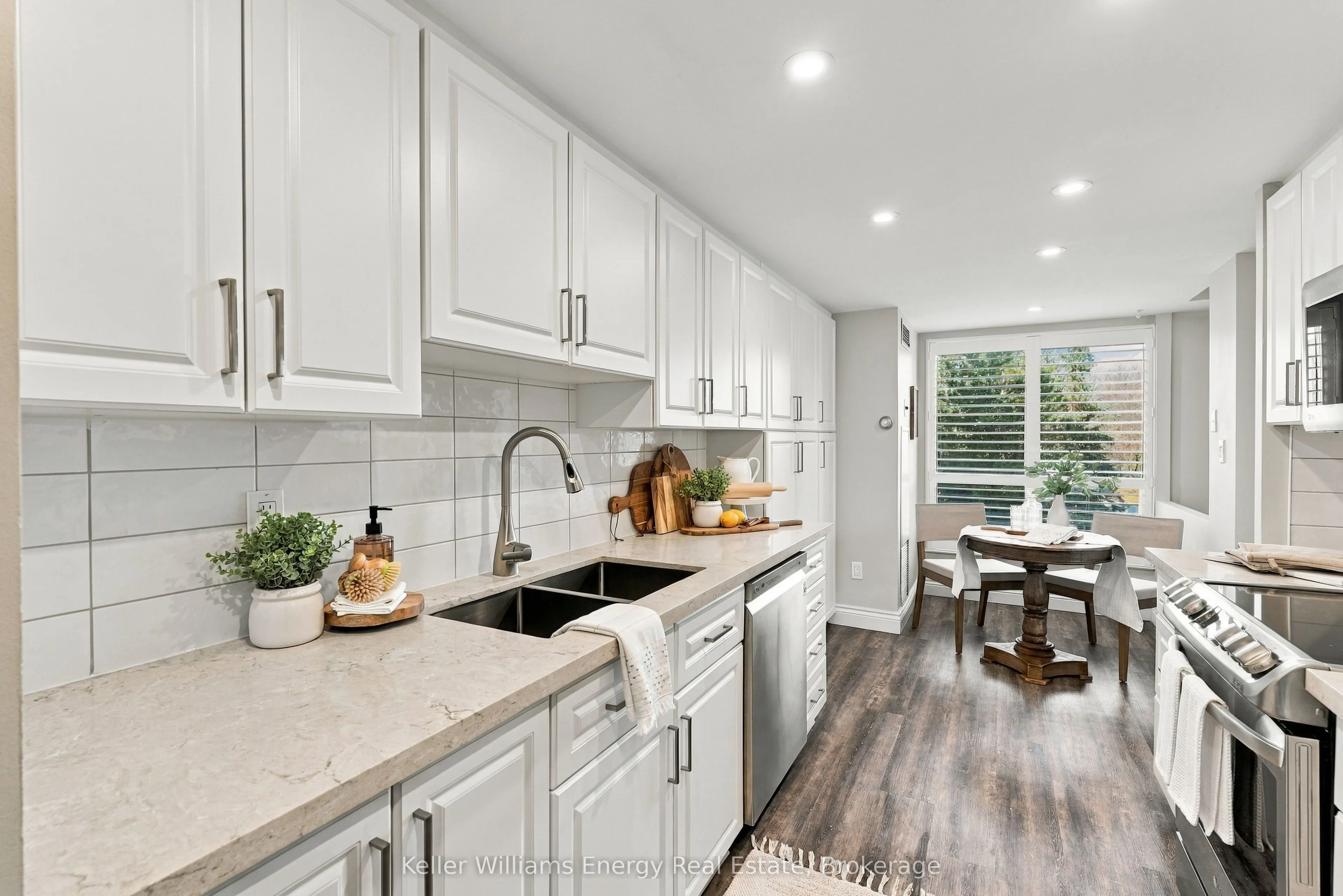 712 Rossland Road E #302