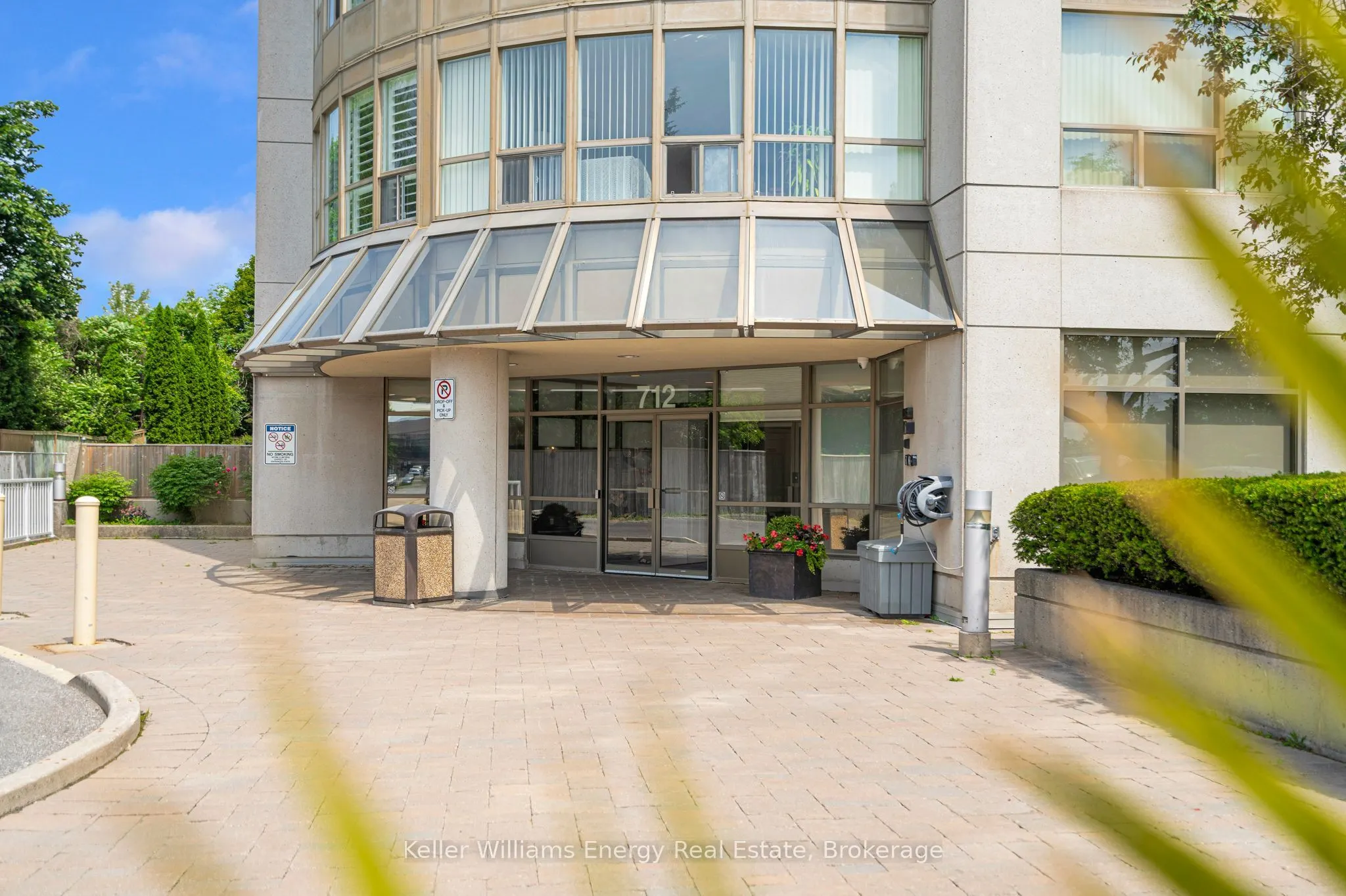 712 Rossland Road E #302