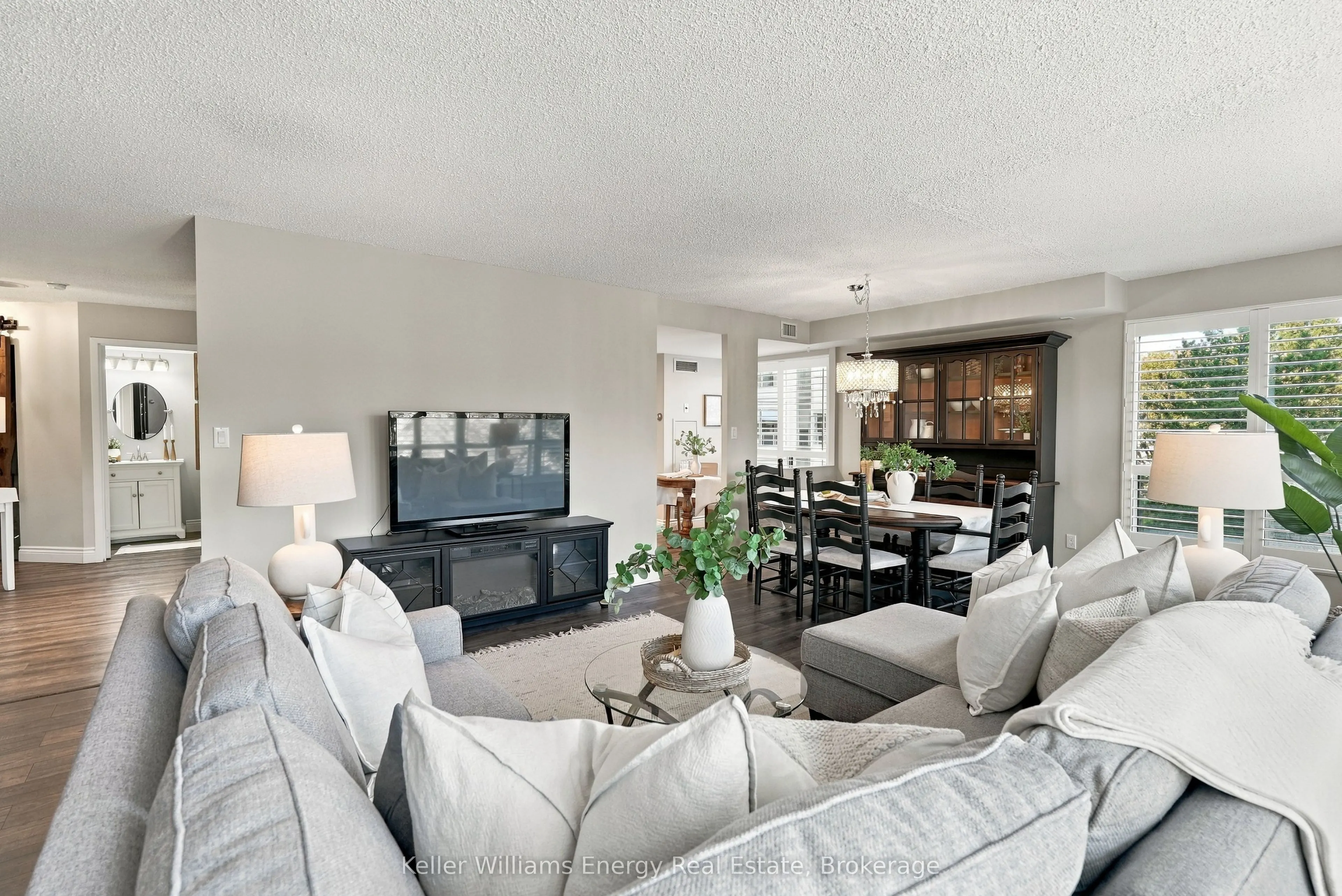 712 Rossland Road E #302