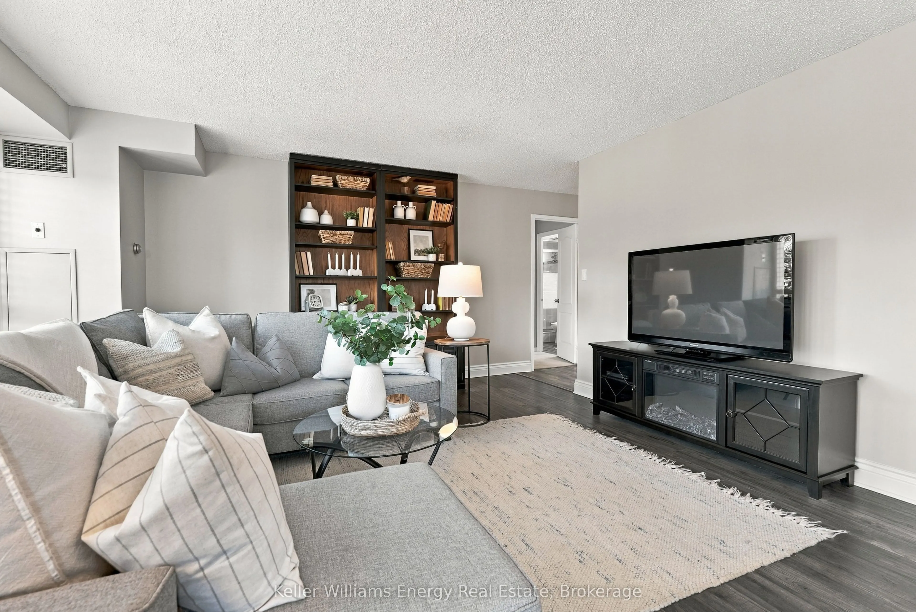 712 Rossland Road E #302