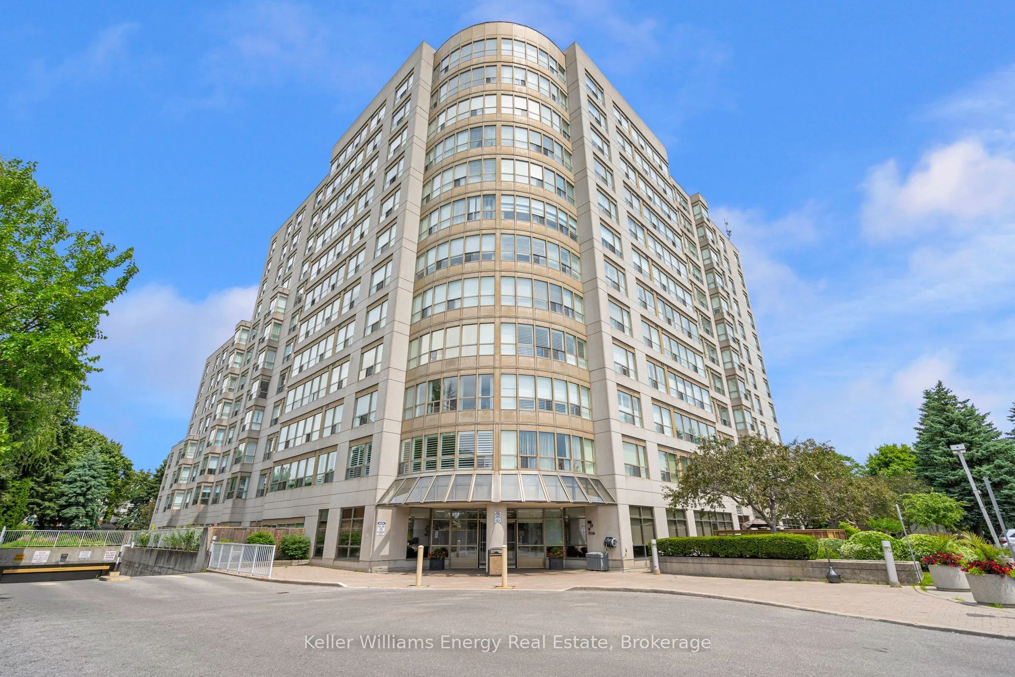 712 Rossland Road E #302