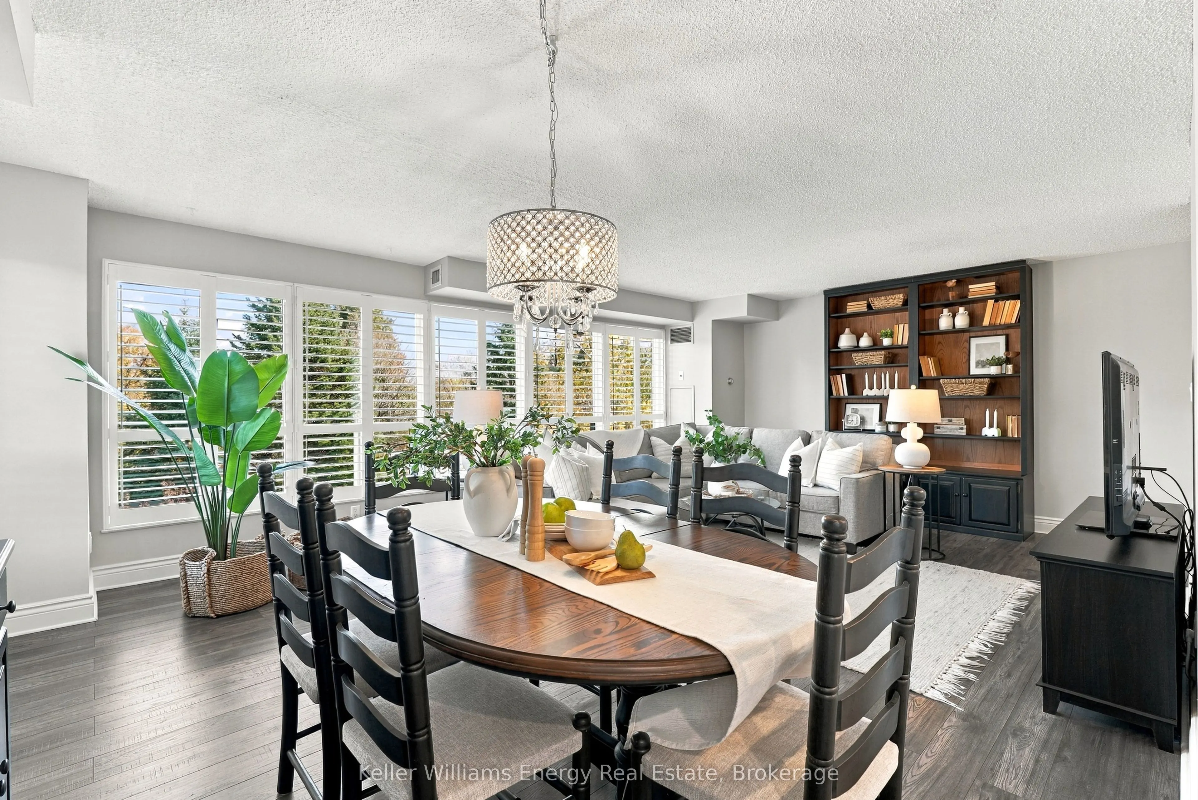 712 Rossland Road E #302