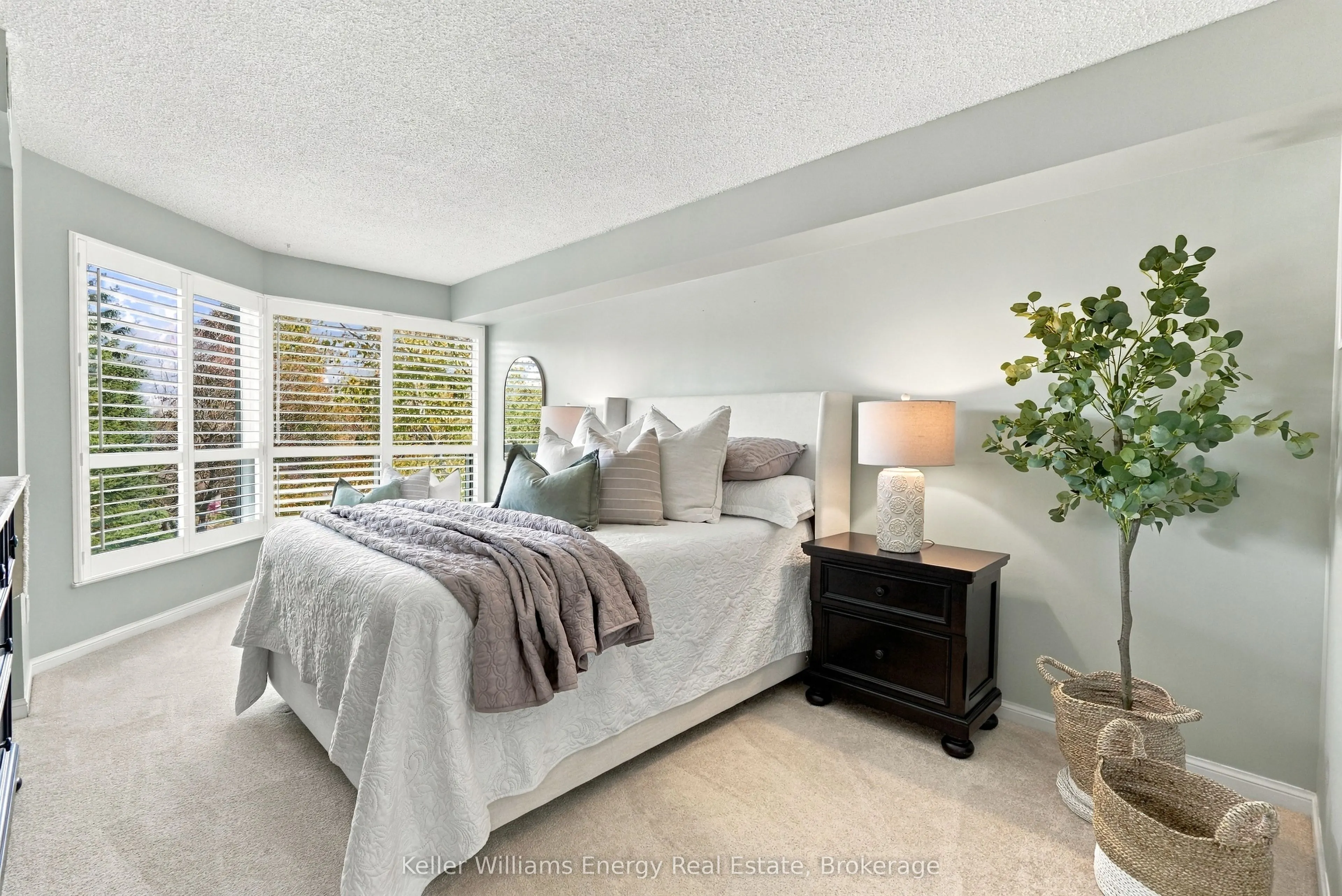 712 Rossland Road E #302