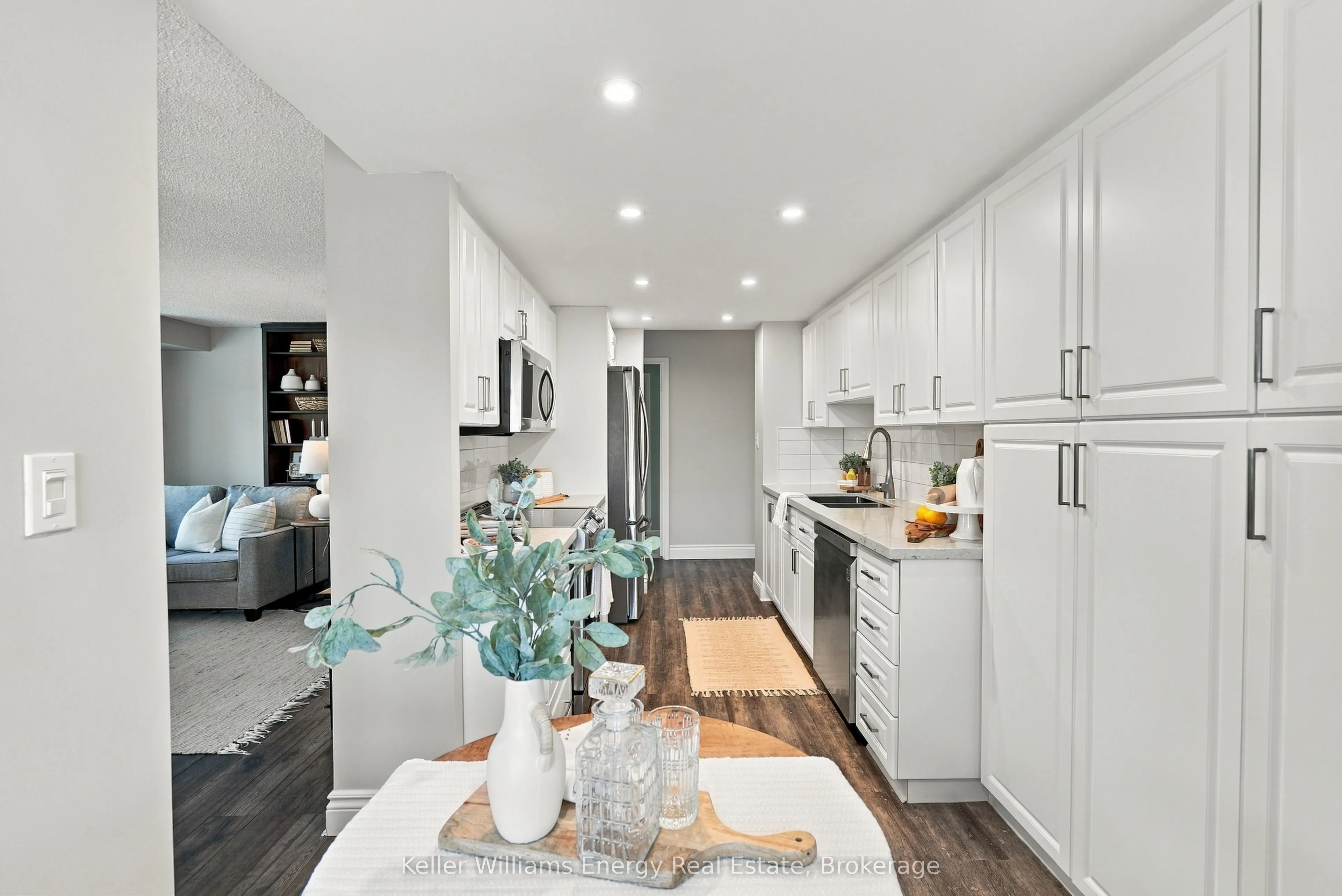 712 Rossland Road E #302