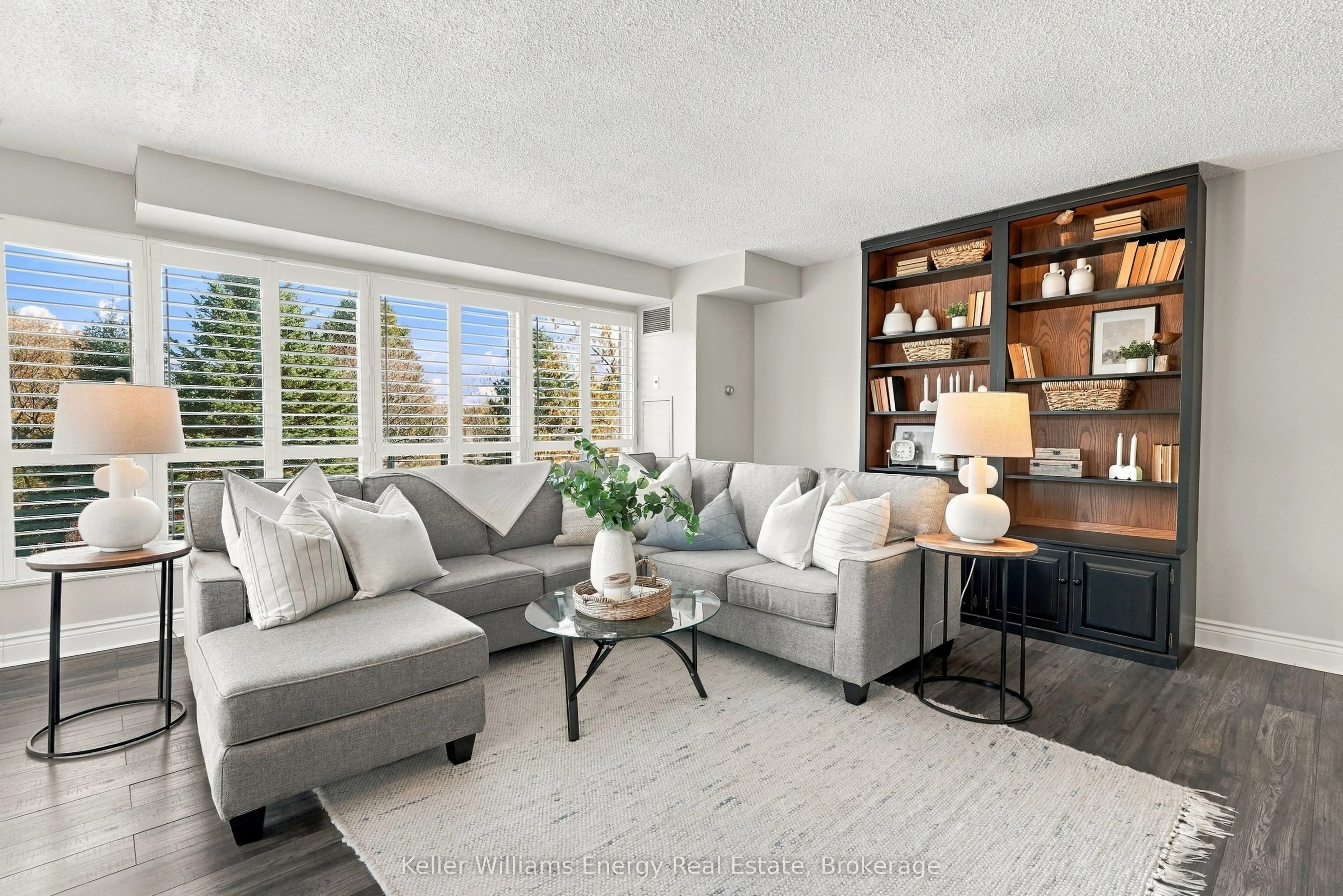 712 Rossland Road E #302