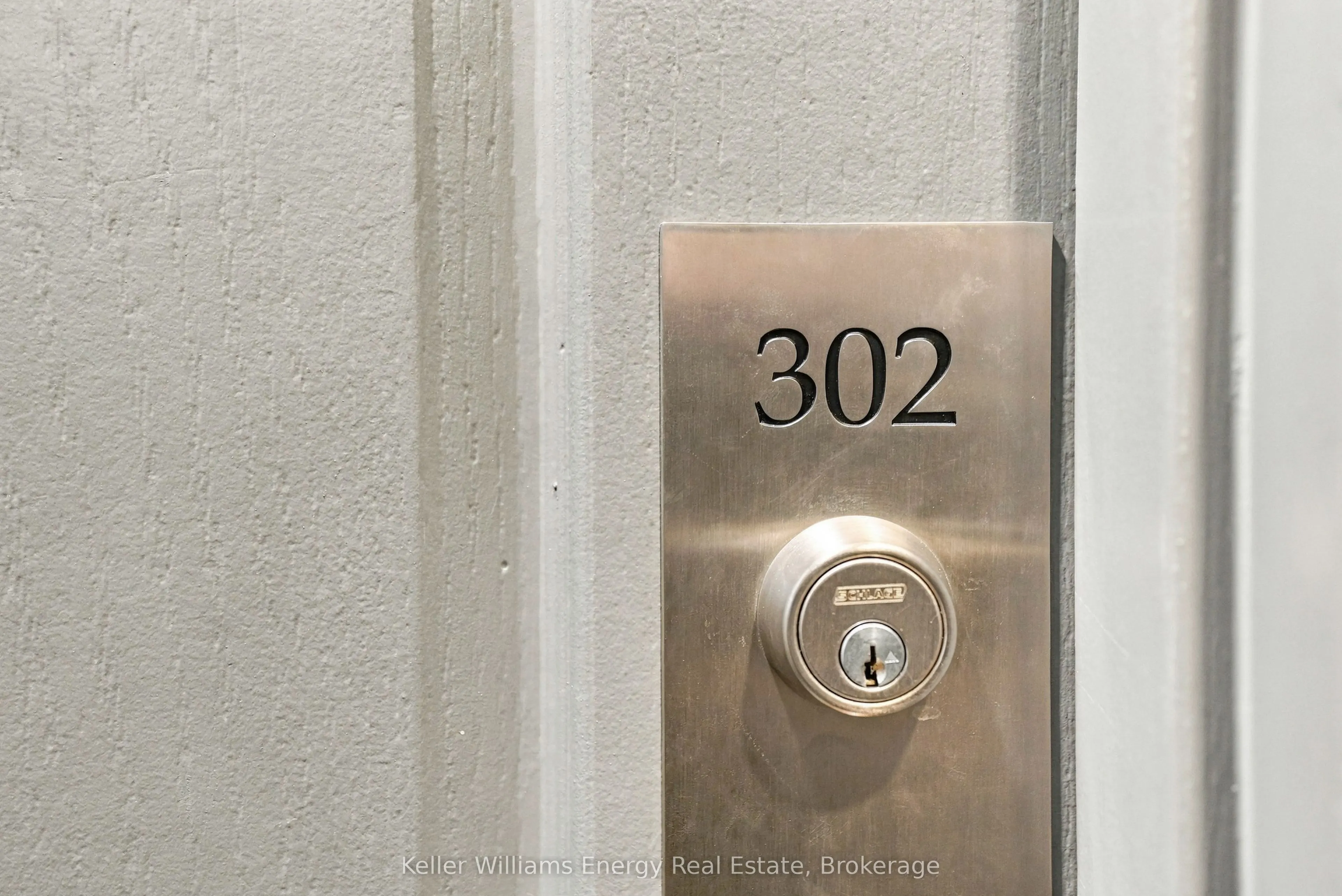 712 Rossland Road E #302