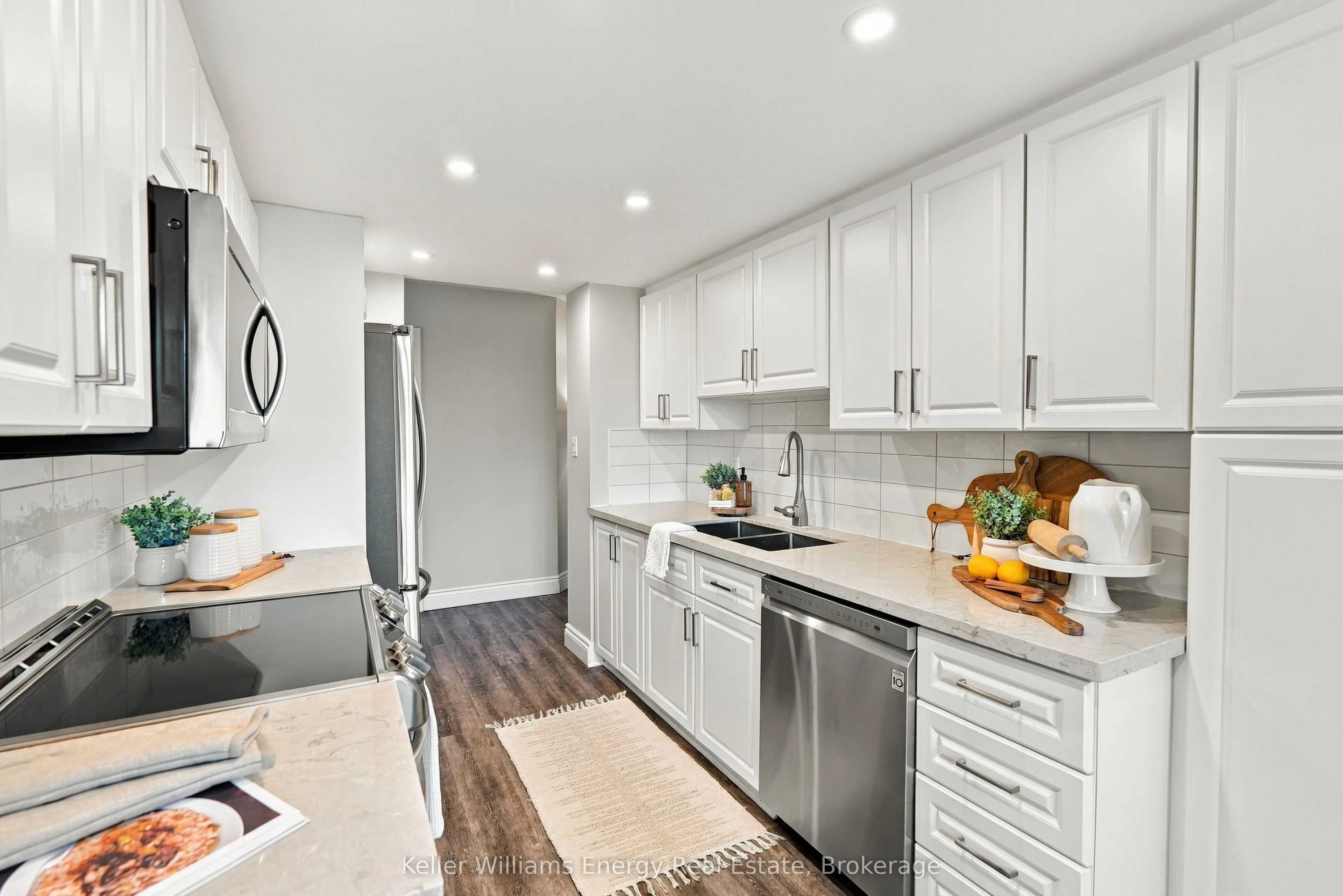 712 Rossland Road E #302