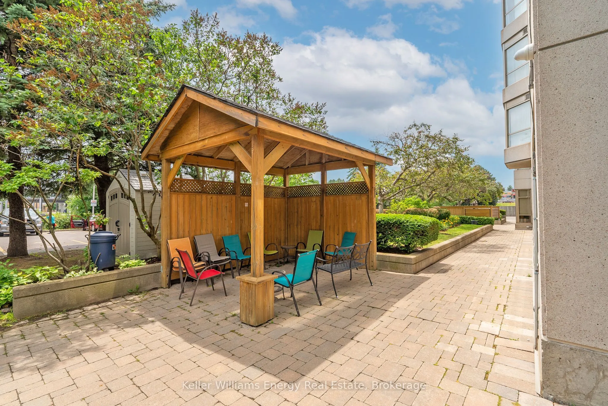 712 Rossland Road E #302