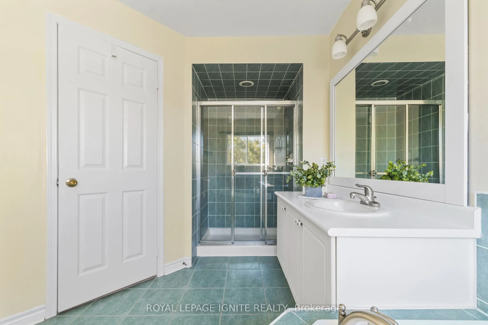 1523 Avonmore Square