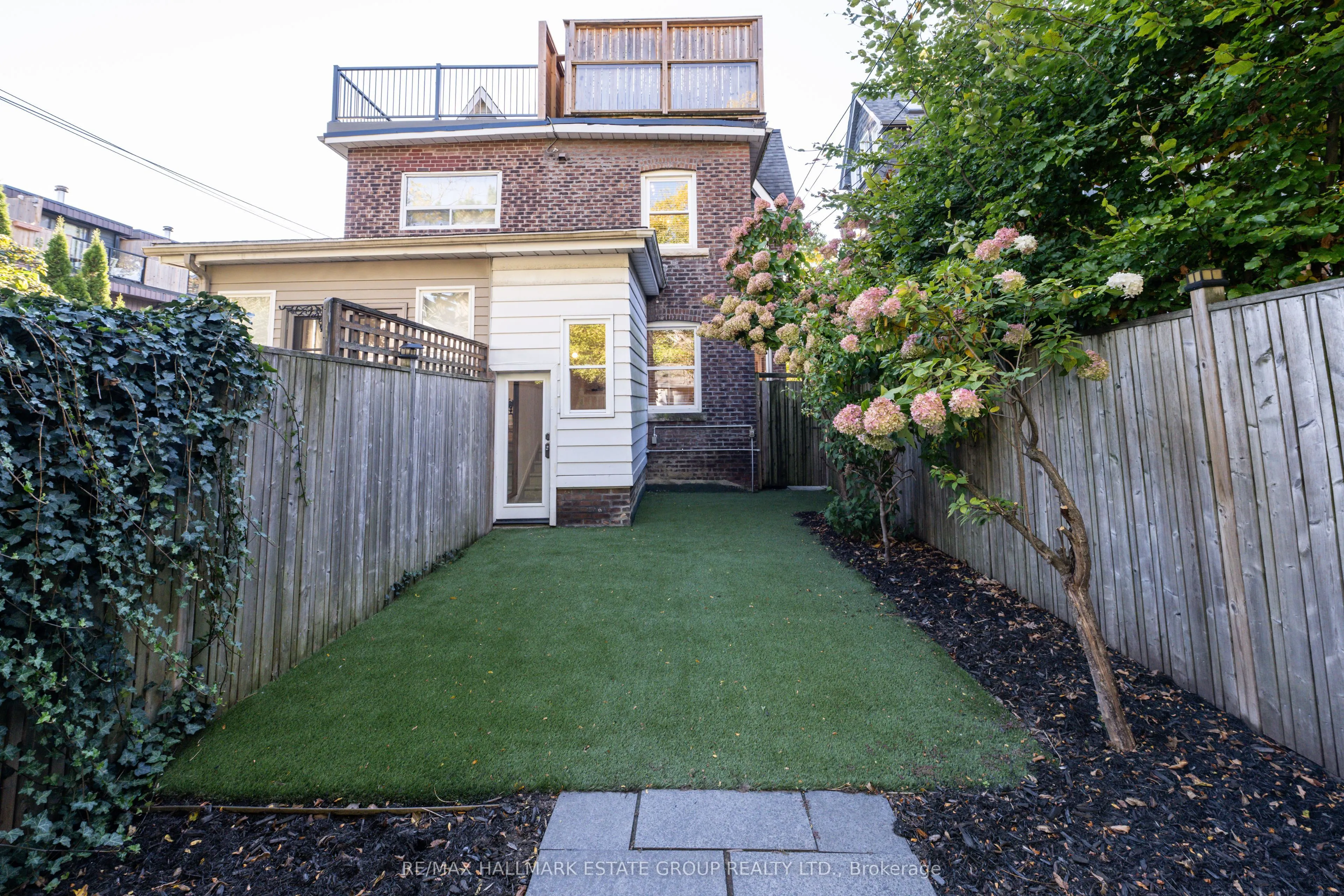 105 Lee Avenue