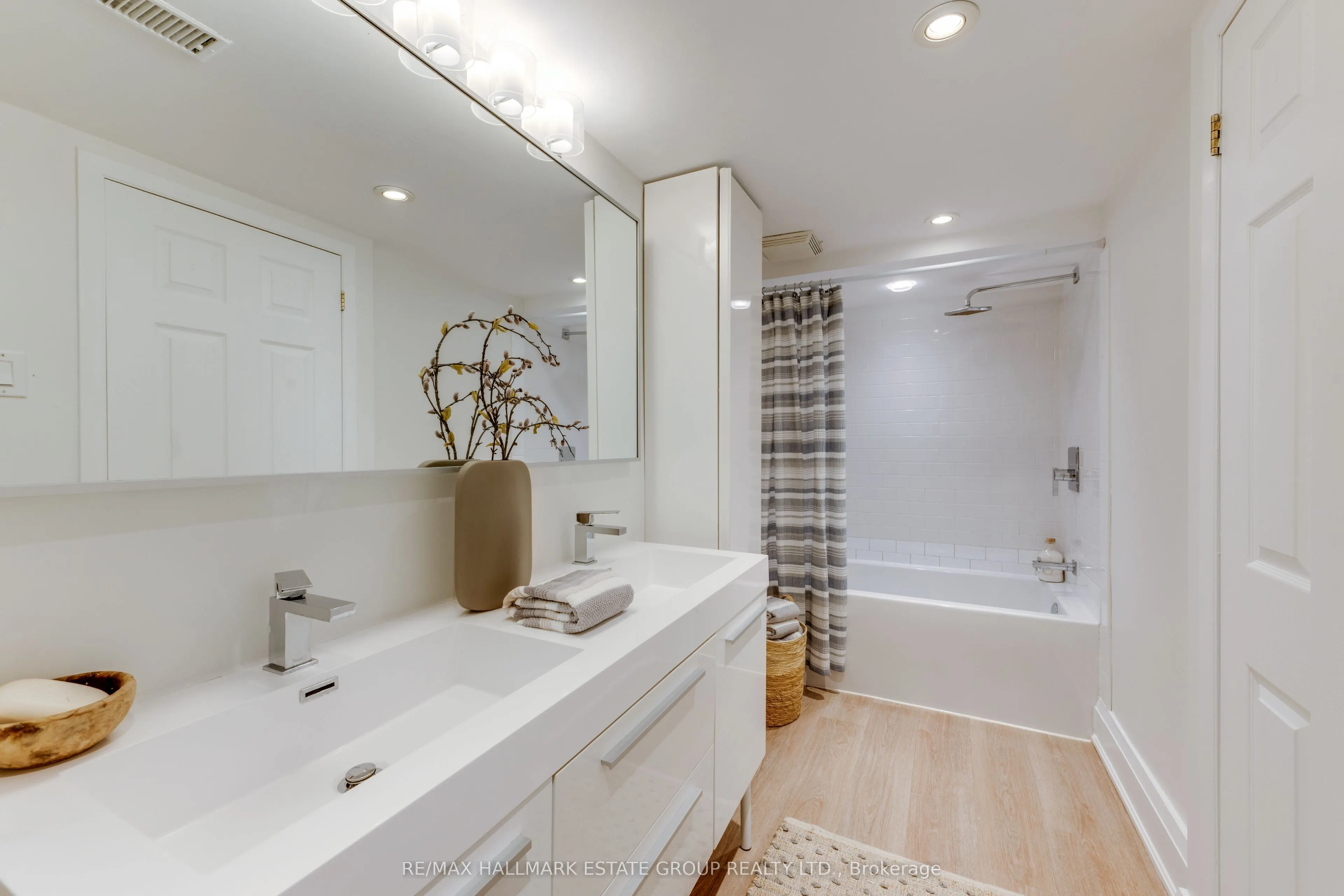 105 Lee Avenue