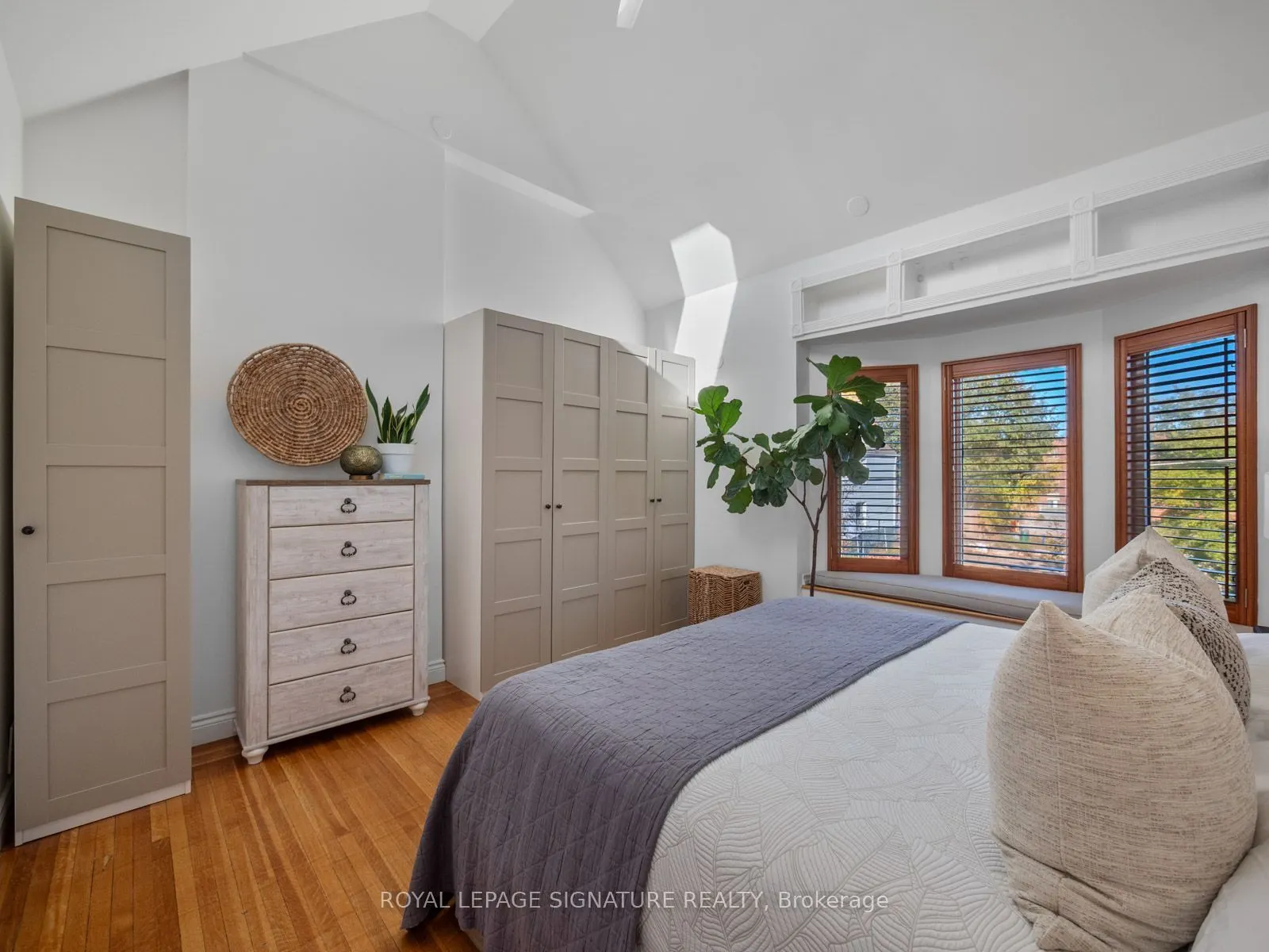 4 Orchard Park Boulevard