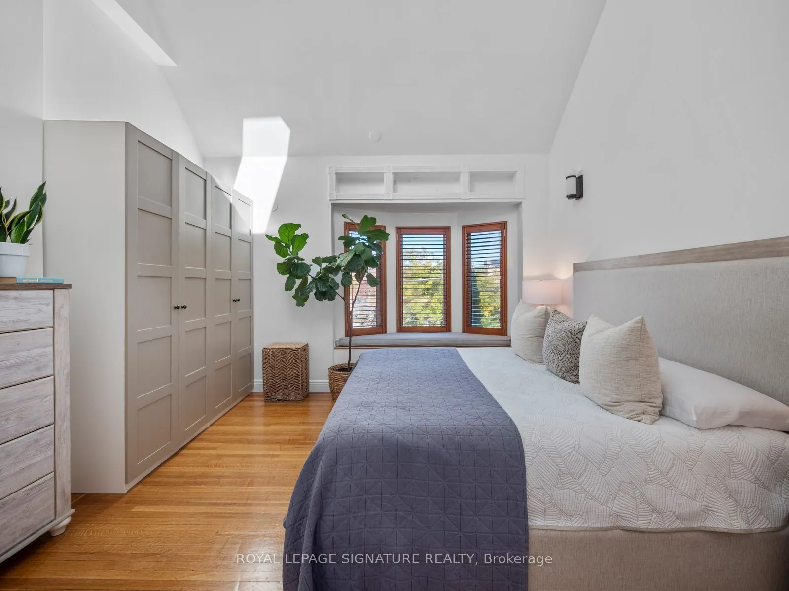 4 Orchard Park Boulevard