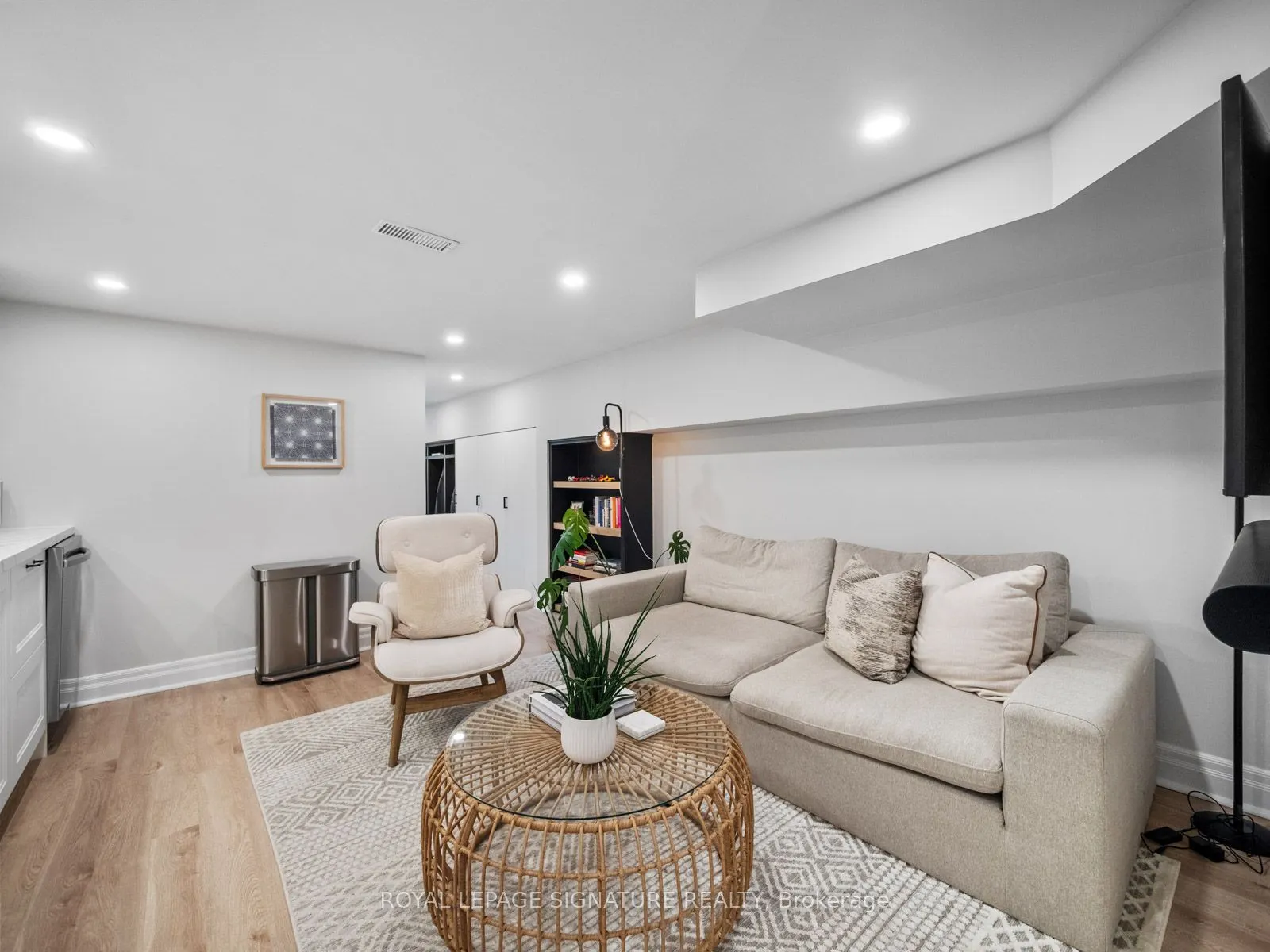 4 Orchard Park Boulevard