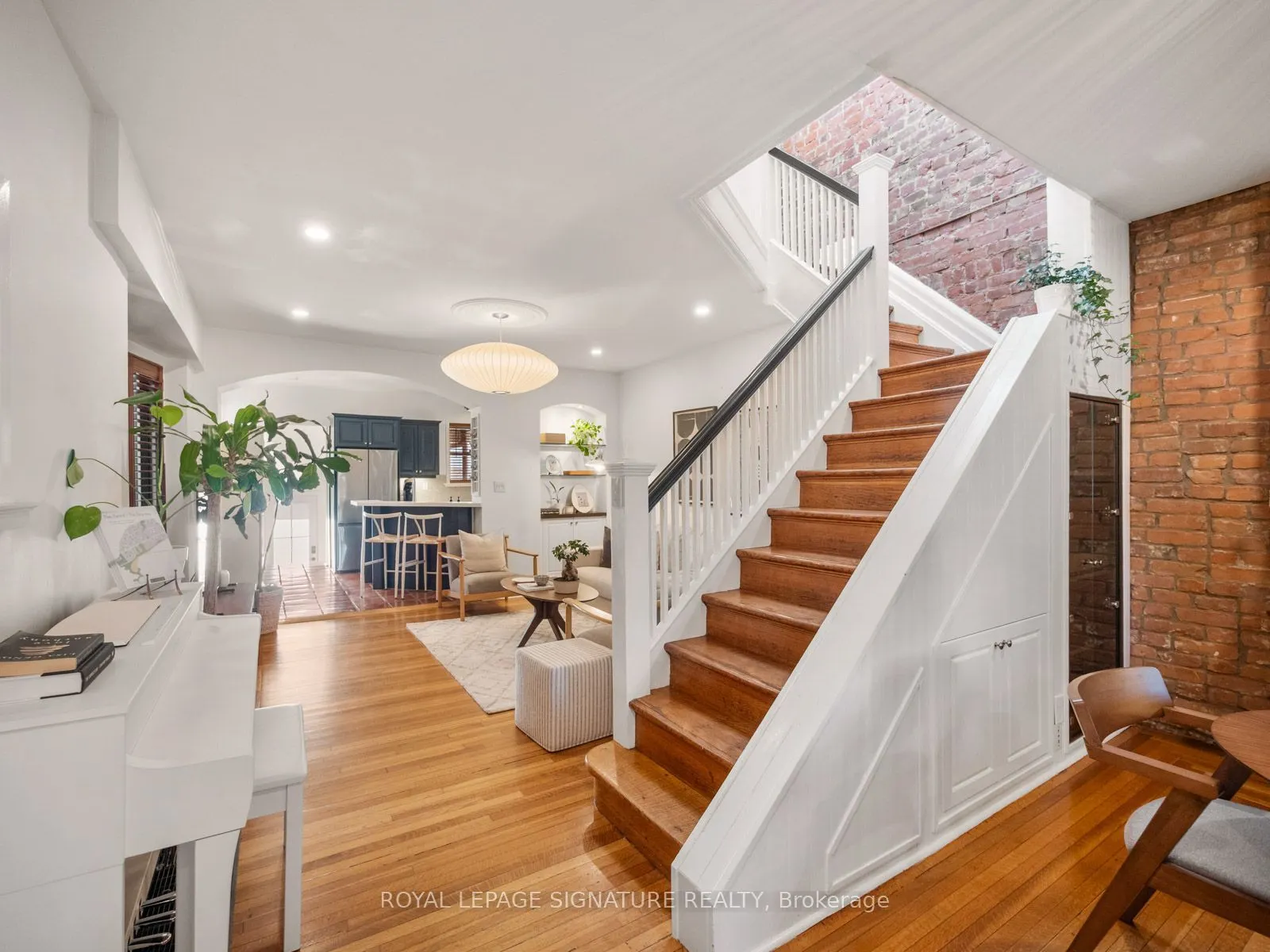 4 Orchard Park Boulevard