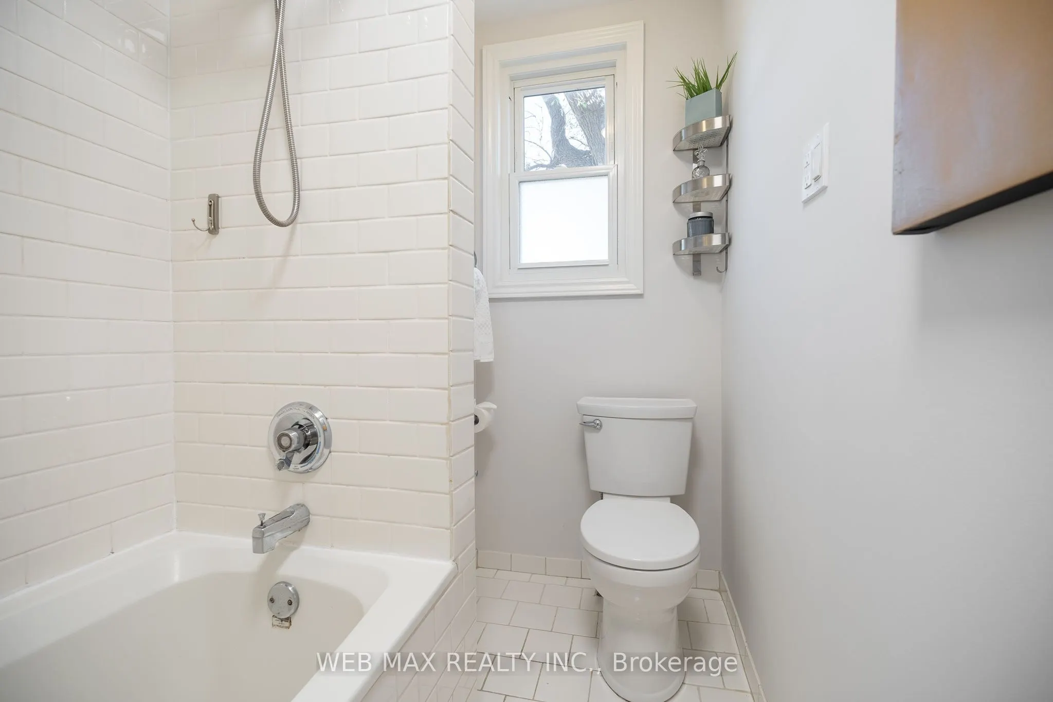 32 Aldergrove Avenue