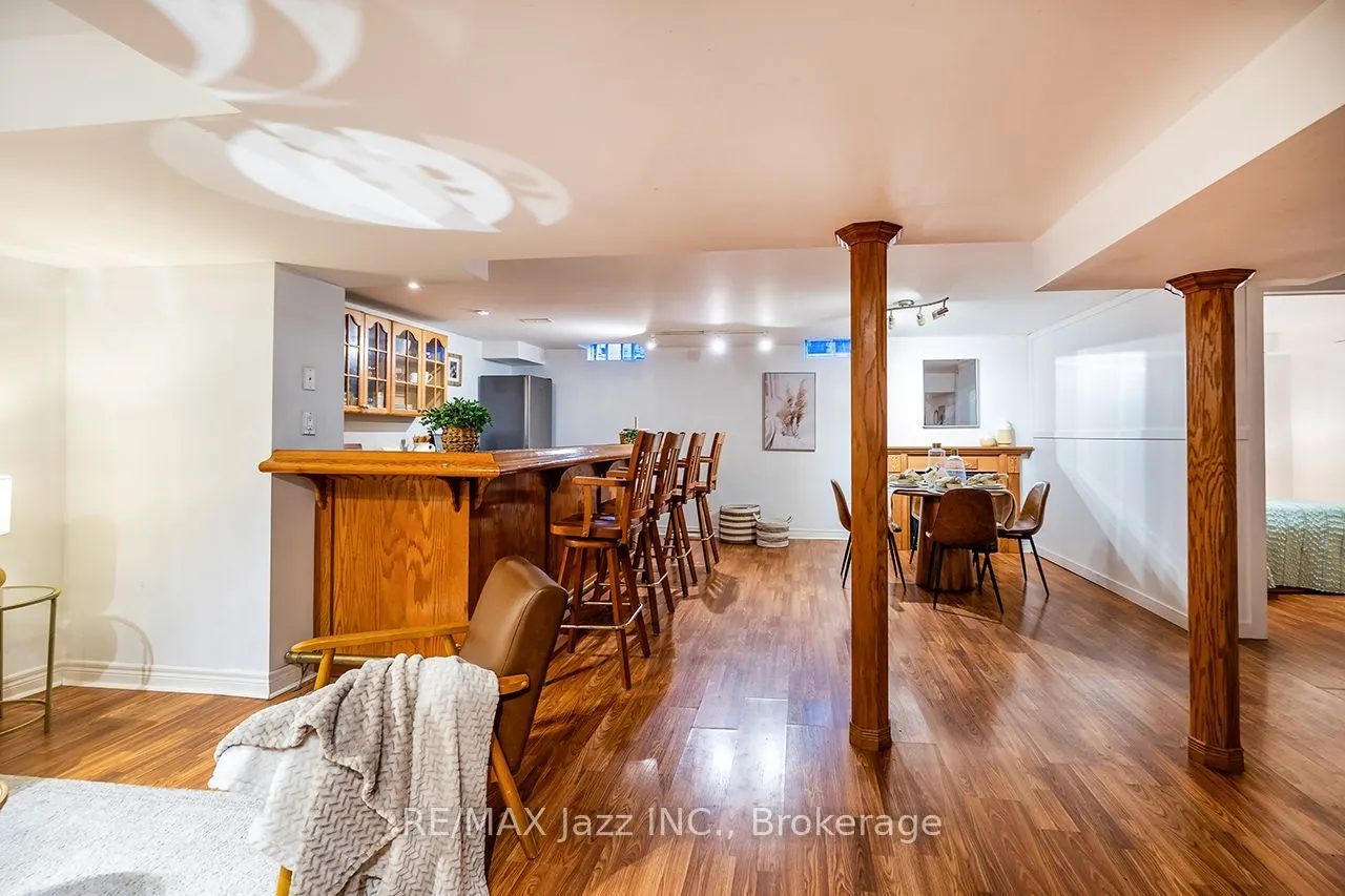 1296 Ravencliffe Court