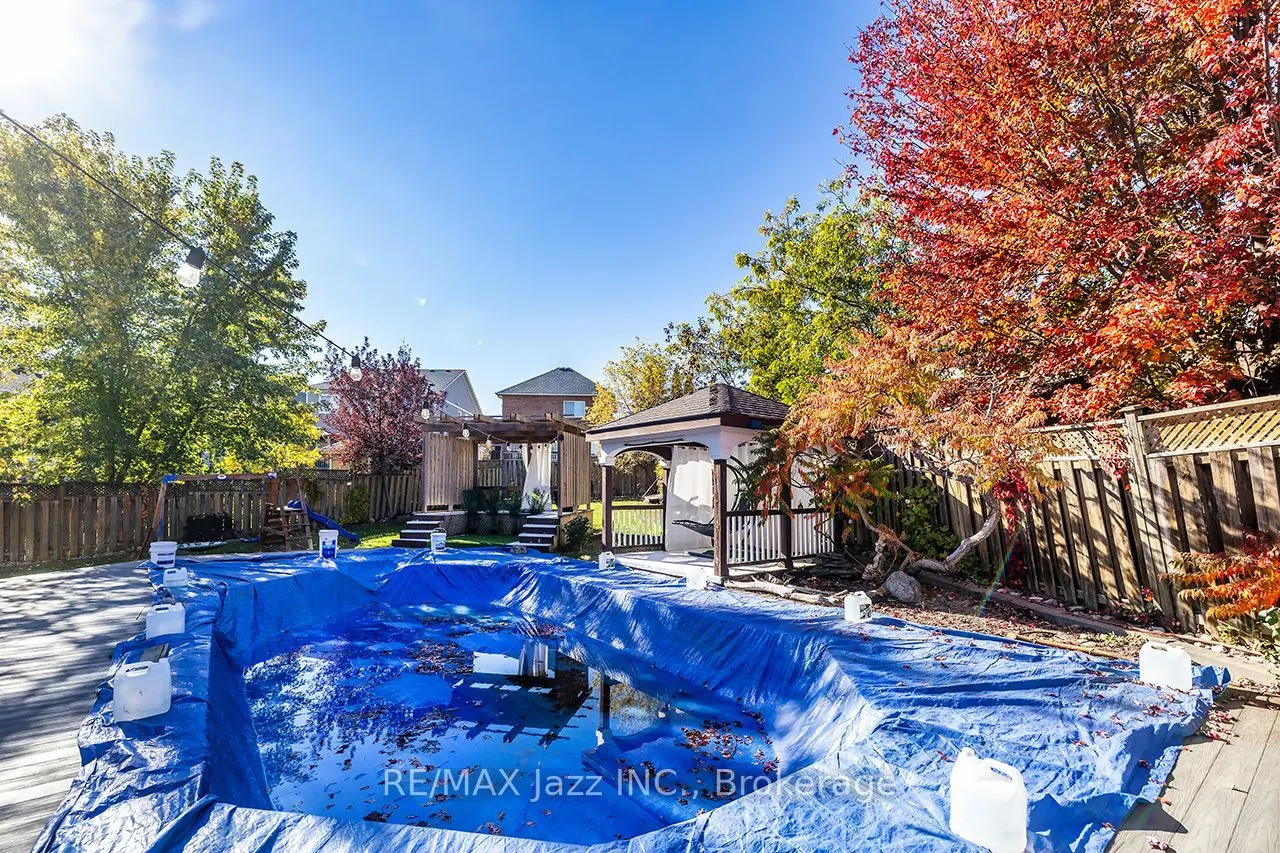 1296 Ravencliffe Court