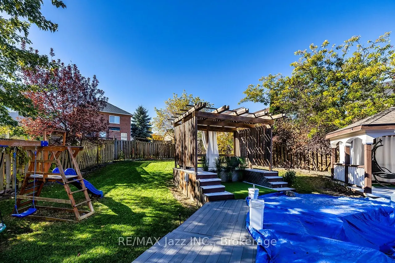1296 Ravencliffe Court