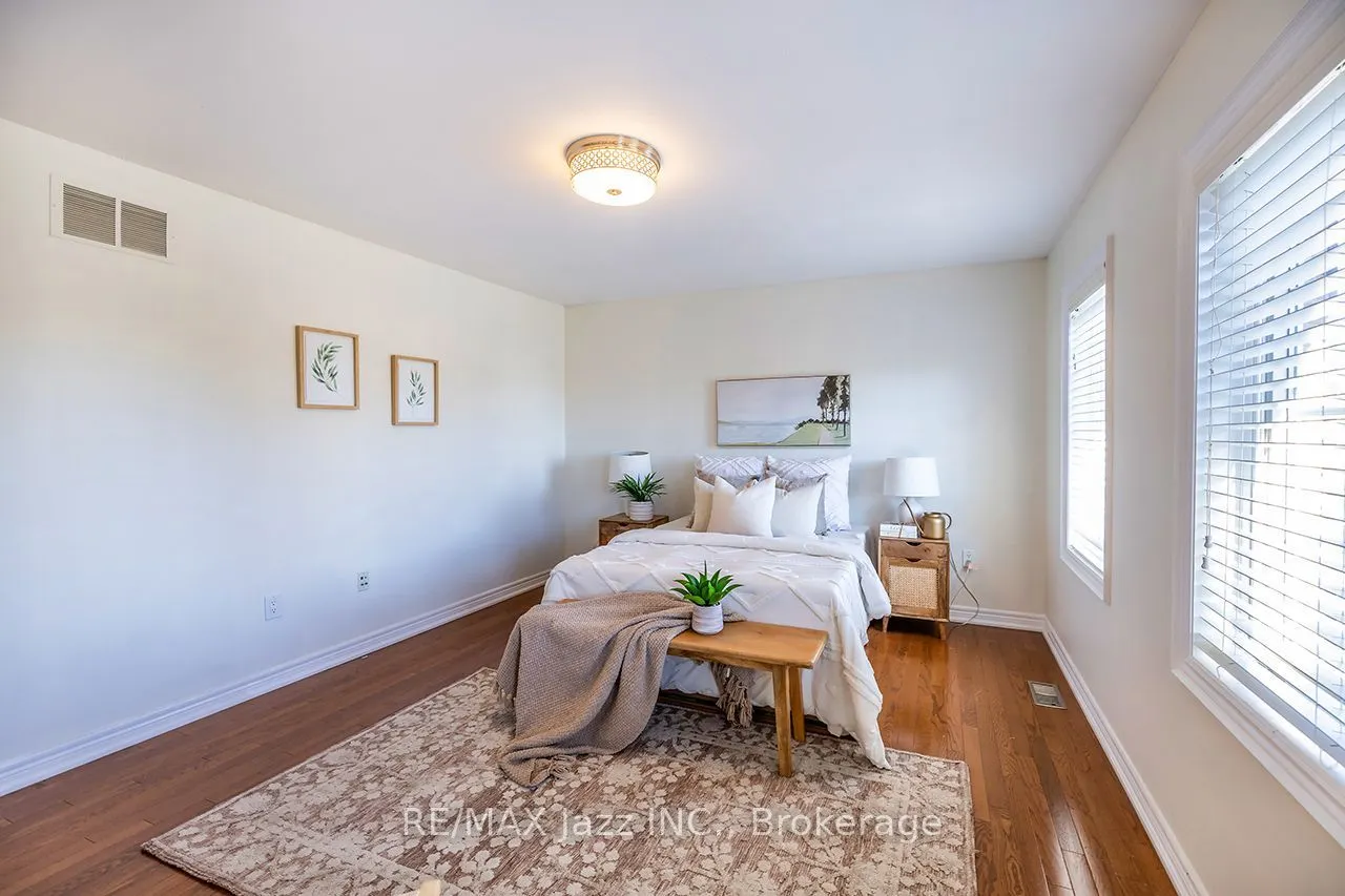 1296 Ravencliffe Court