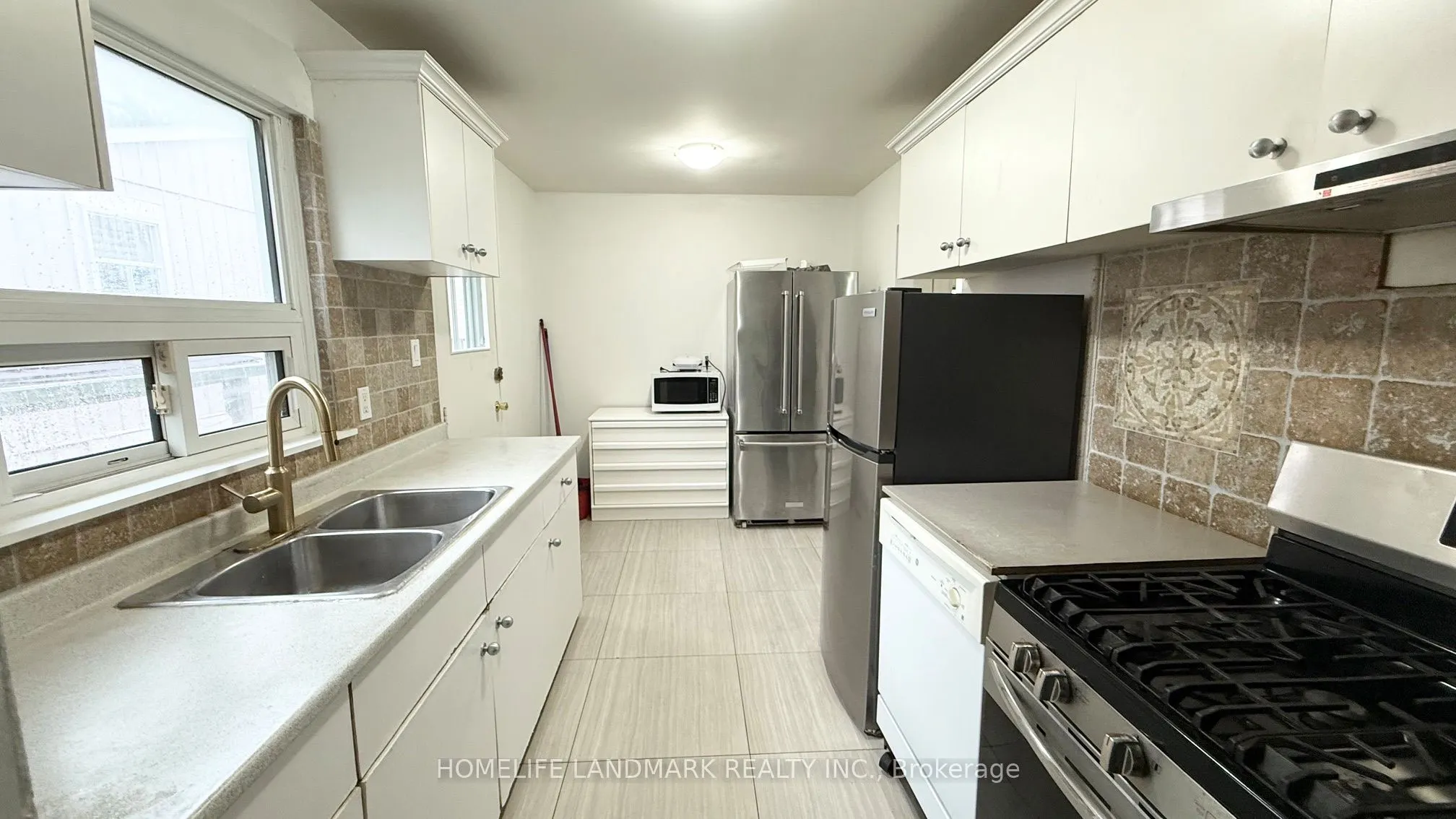 81 United Square #Main Floor