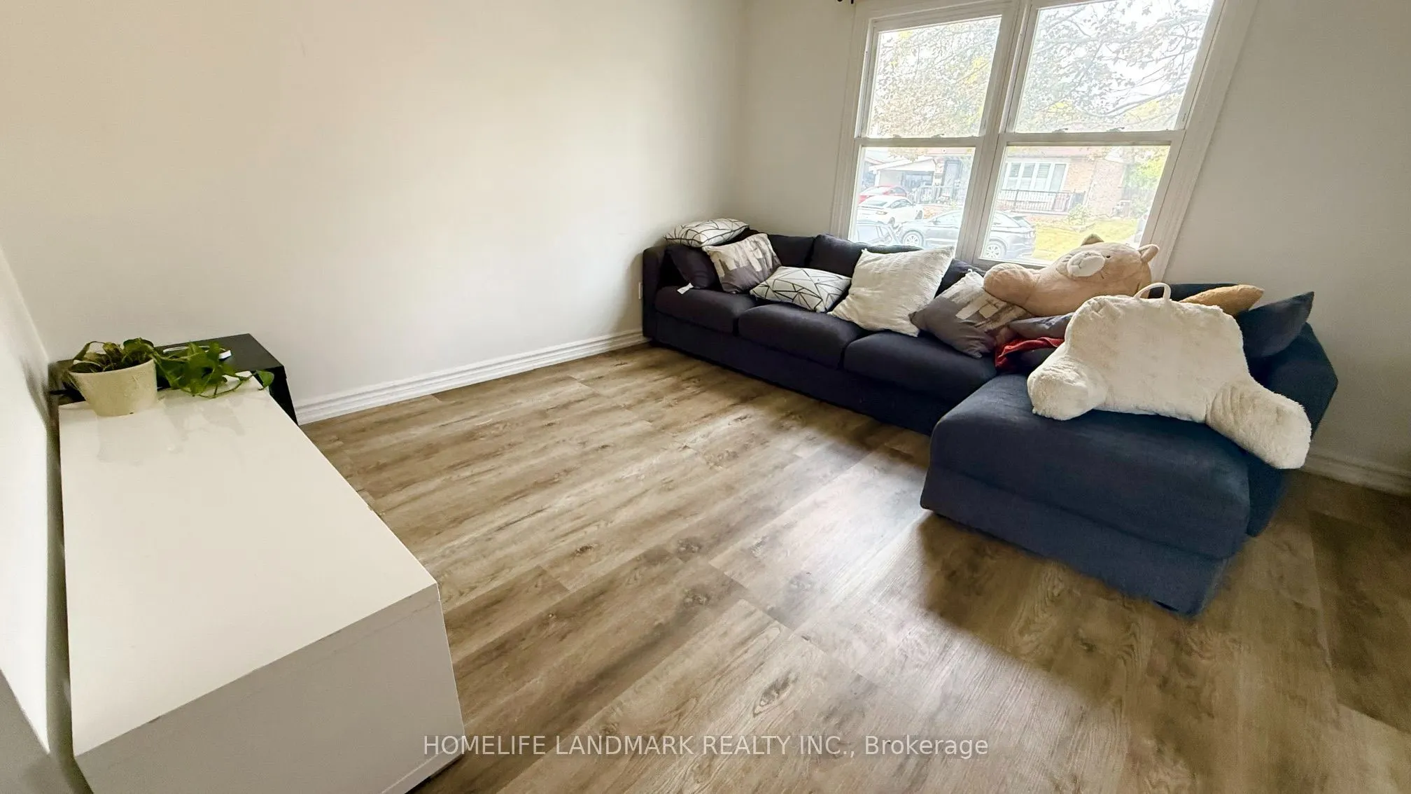 81 United Square #Main Floor