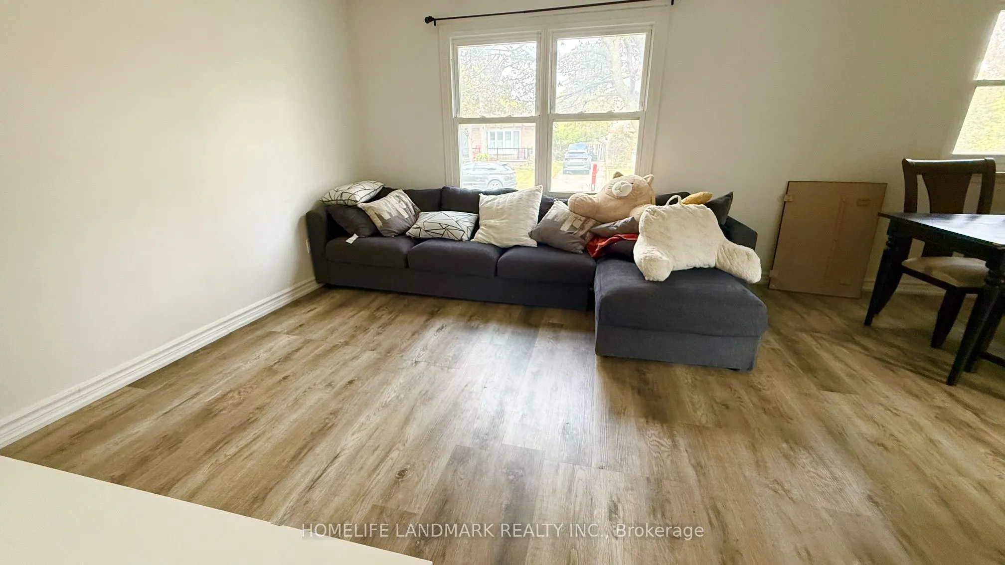 81 United Square #Main Floor