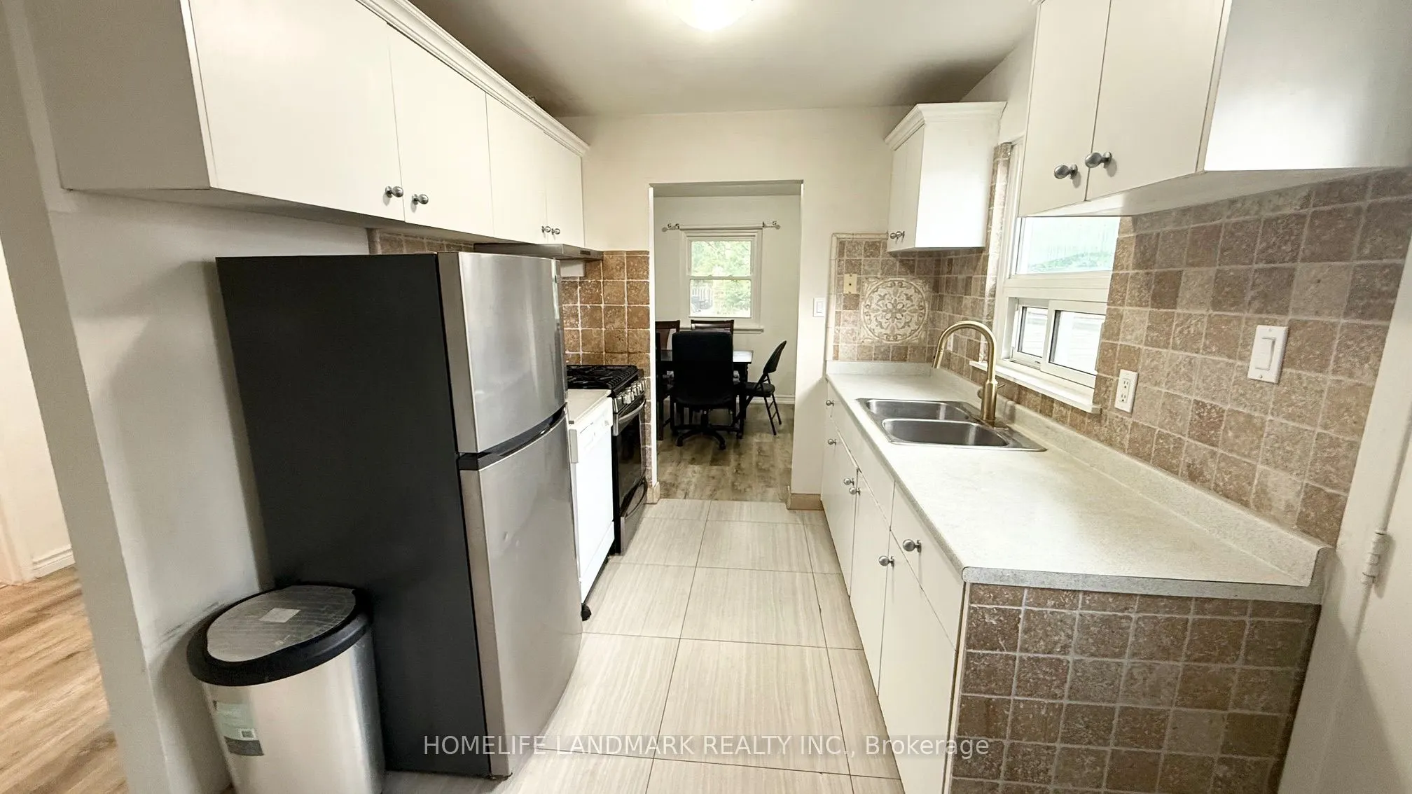 81 United Square #Main Floor