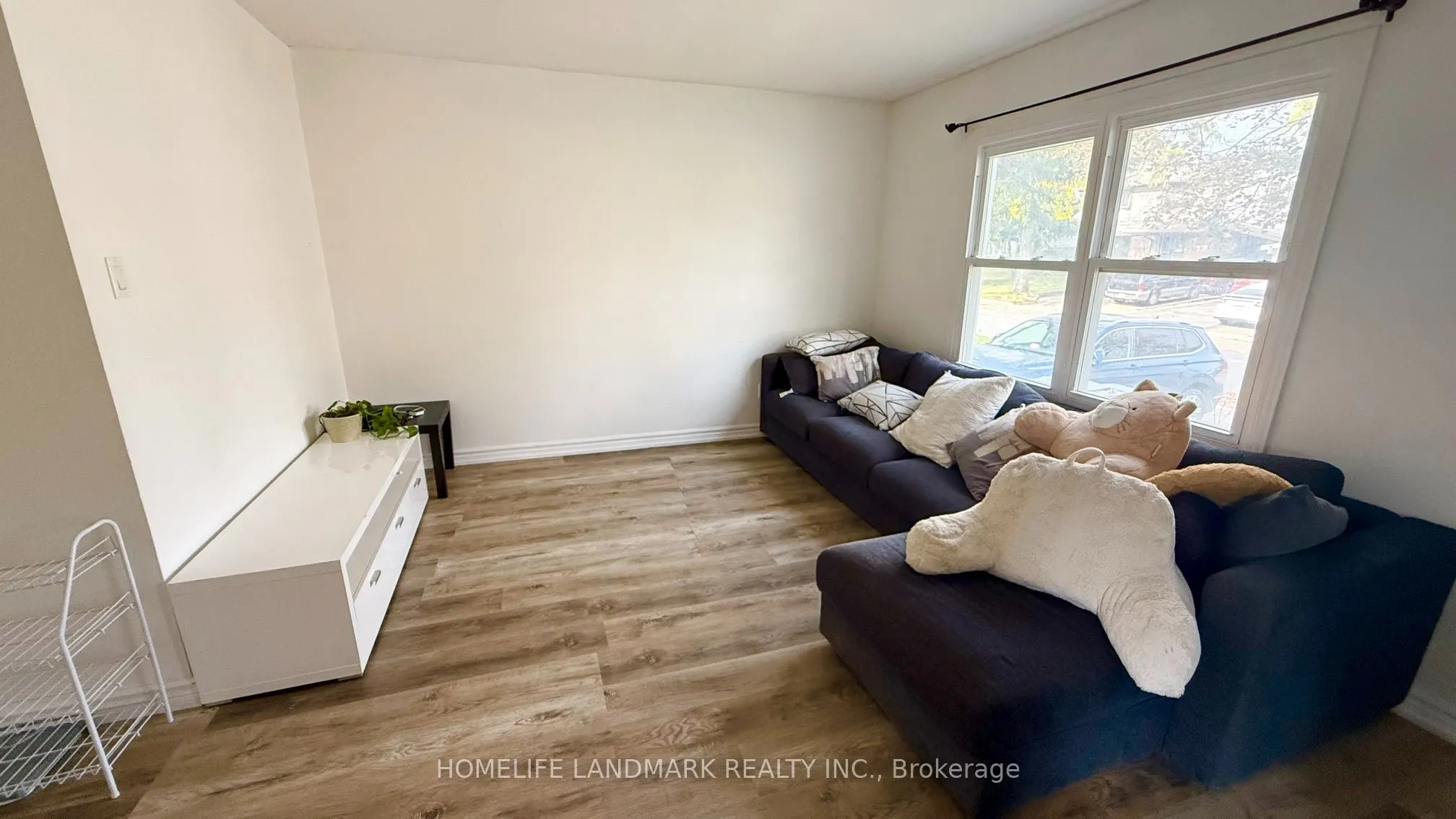 81 United Square #Main Floor